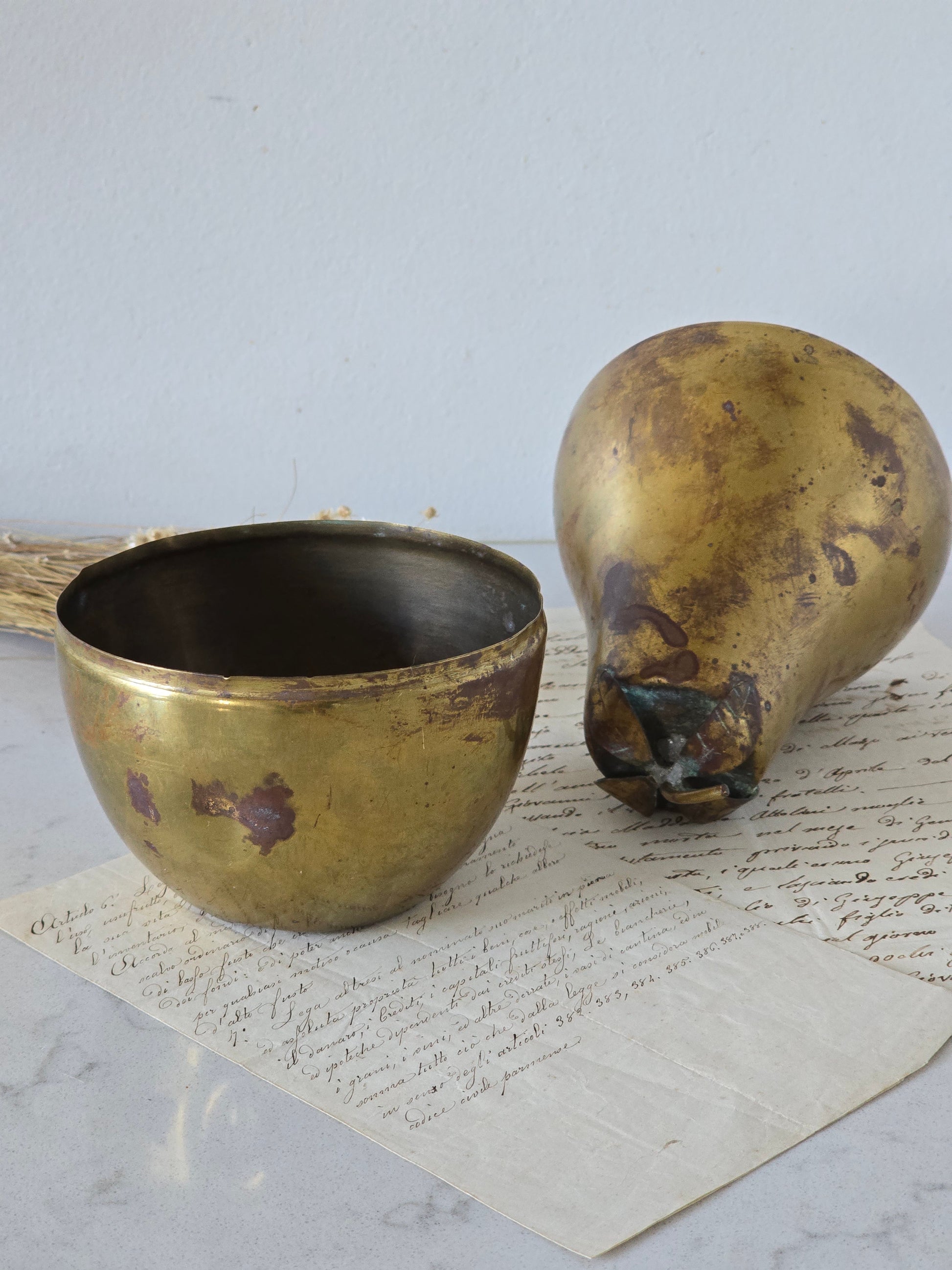 vanha messinginvärinen vintage hedelmä