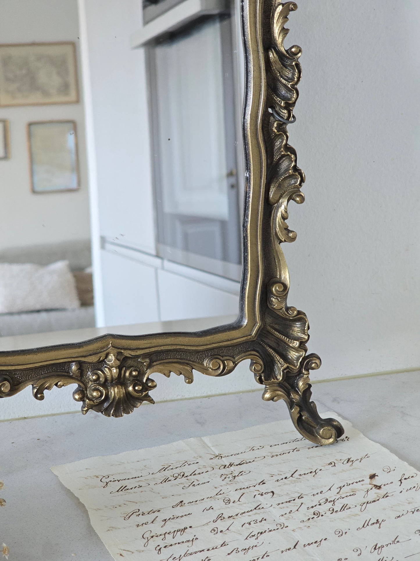 Simpukkakoristeinen vintage seinäpeili