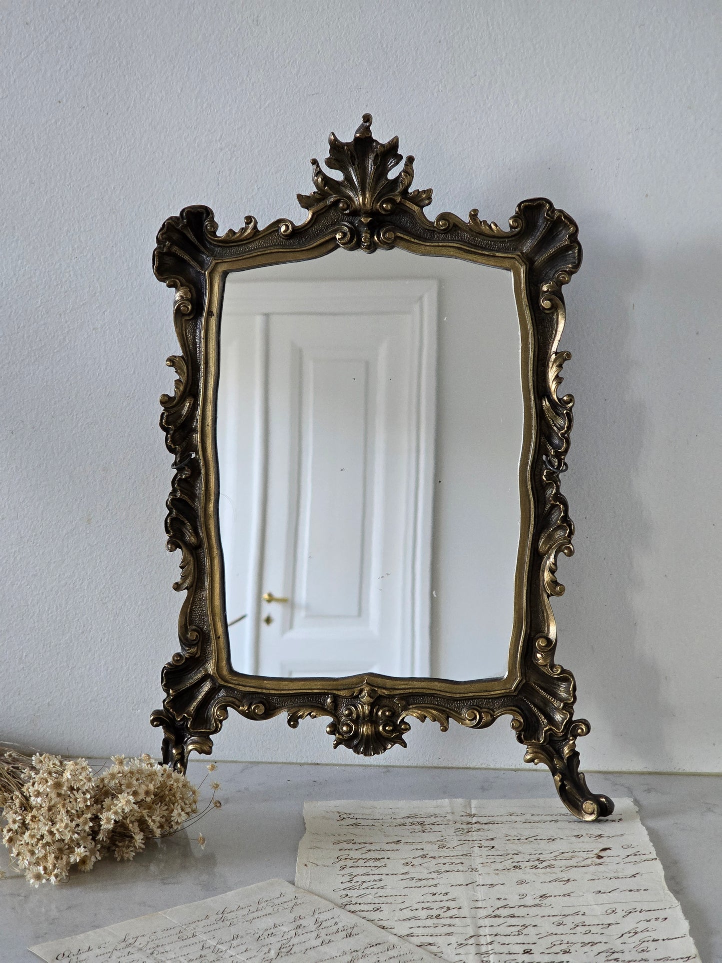 Simpukkakoristeinen vintage seinäpeili