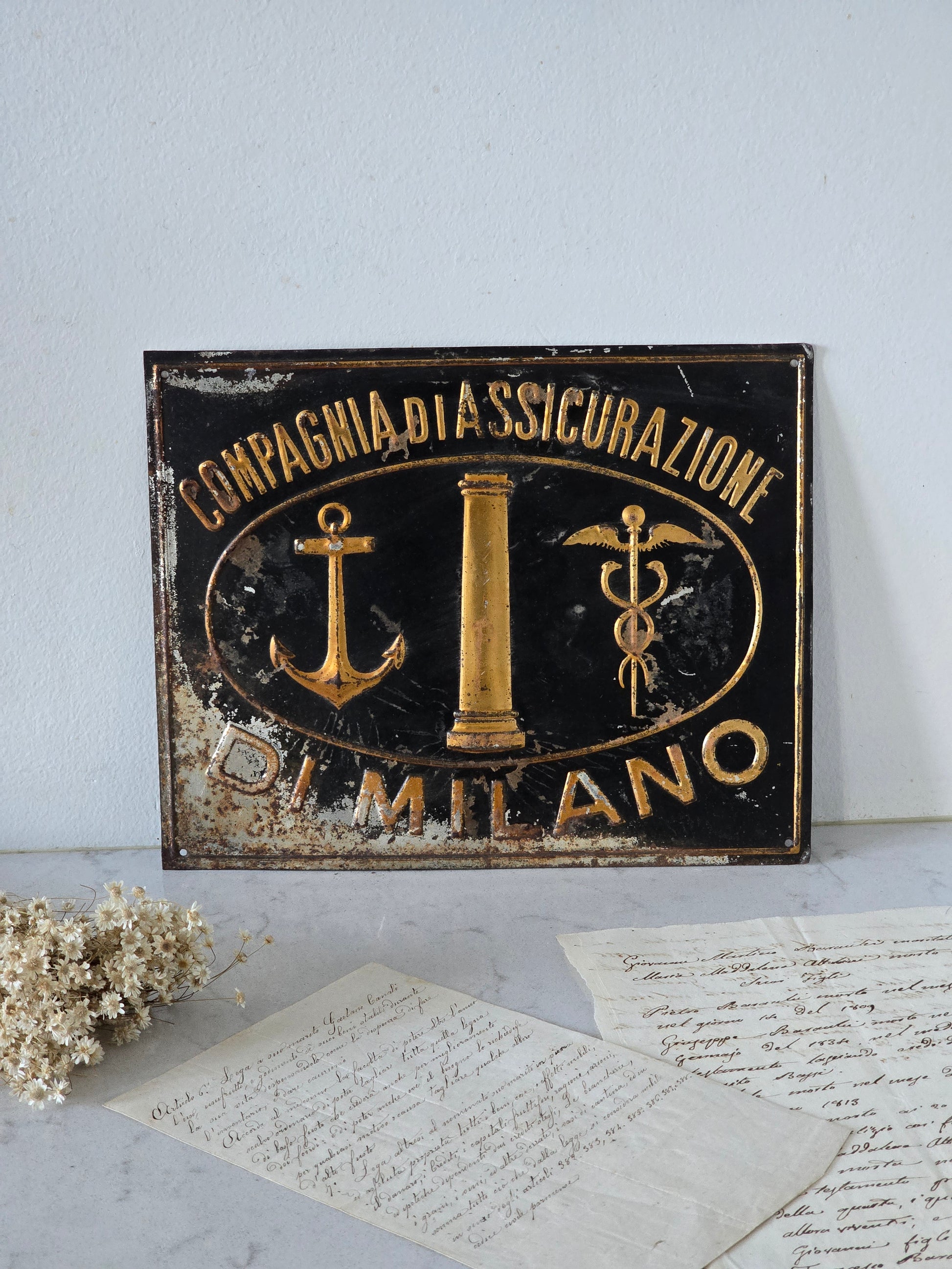 Italialainen vanha vakuutusyhtiön kyltti