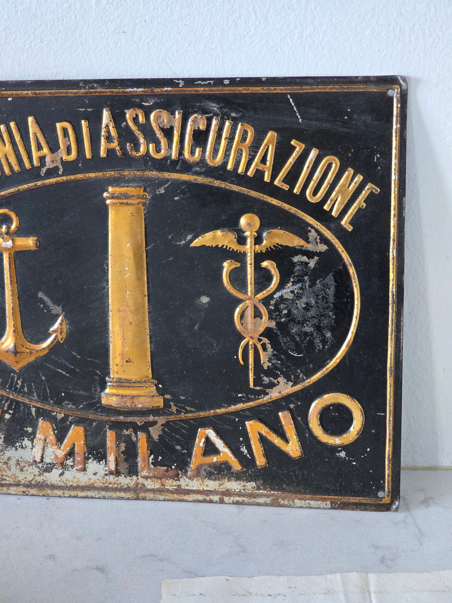 Italialainen vanha vakuutusyhtiön kyltti