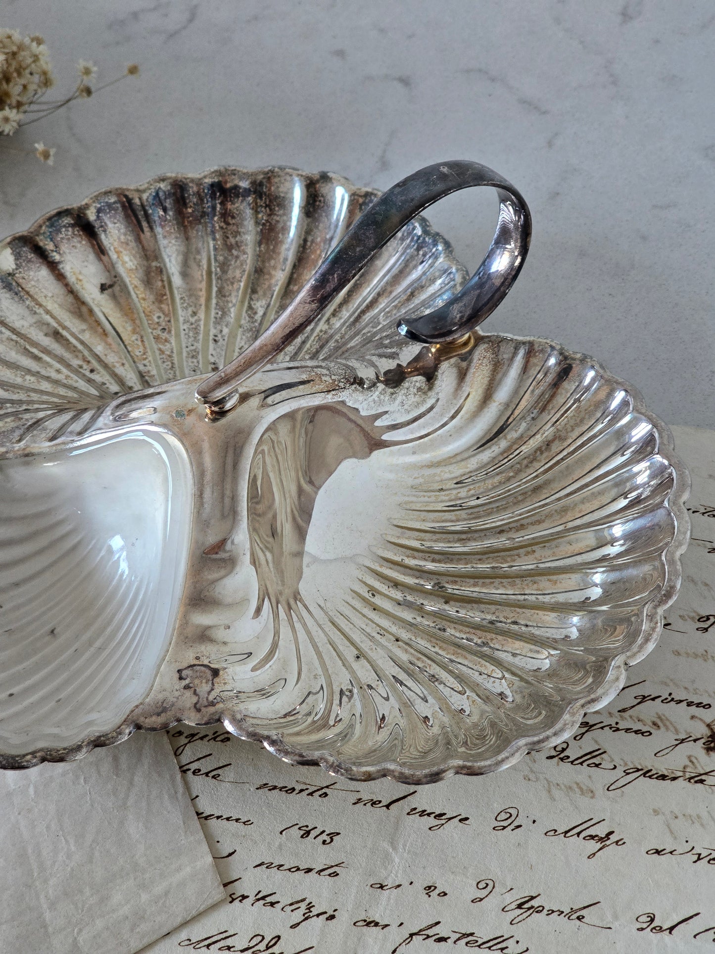 Simpukkatarjoiluastia