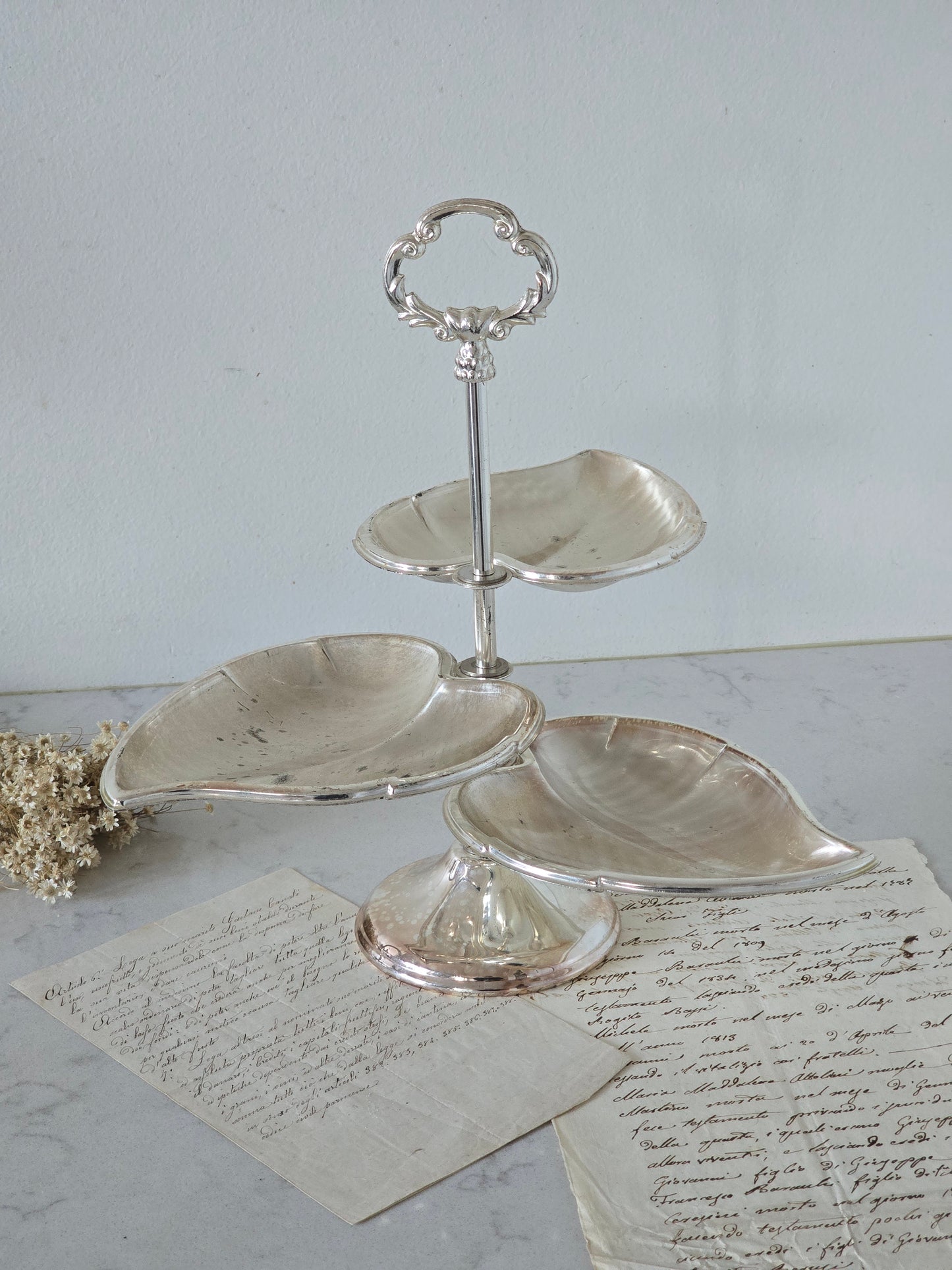 vintage lehti-kerrostarjoiluastia