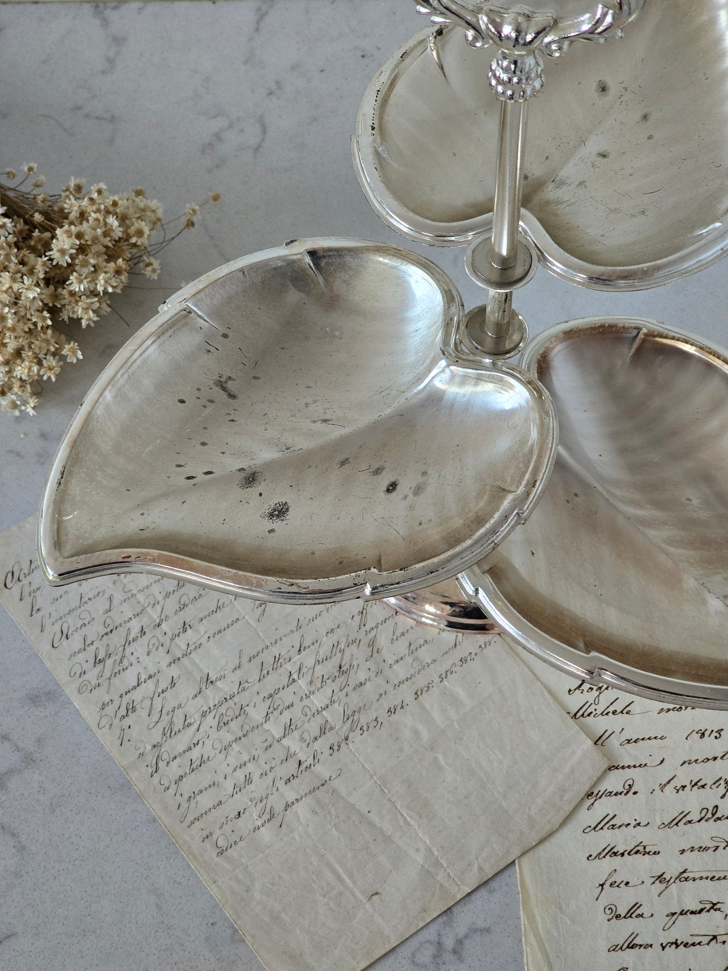 vintage lehti-kerrostarjoiluastia