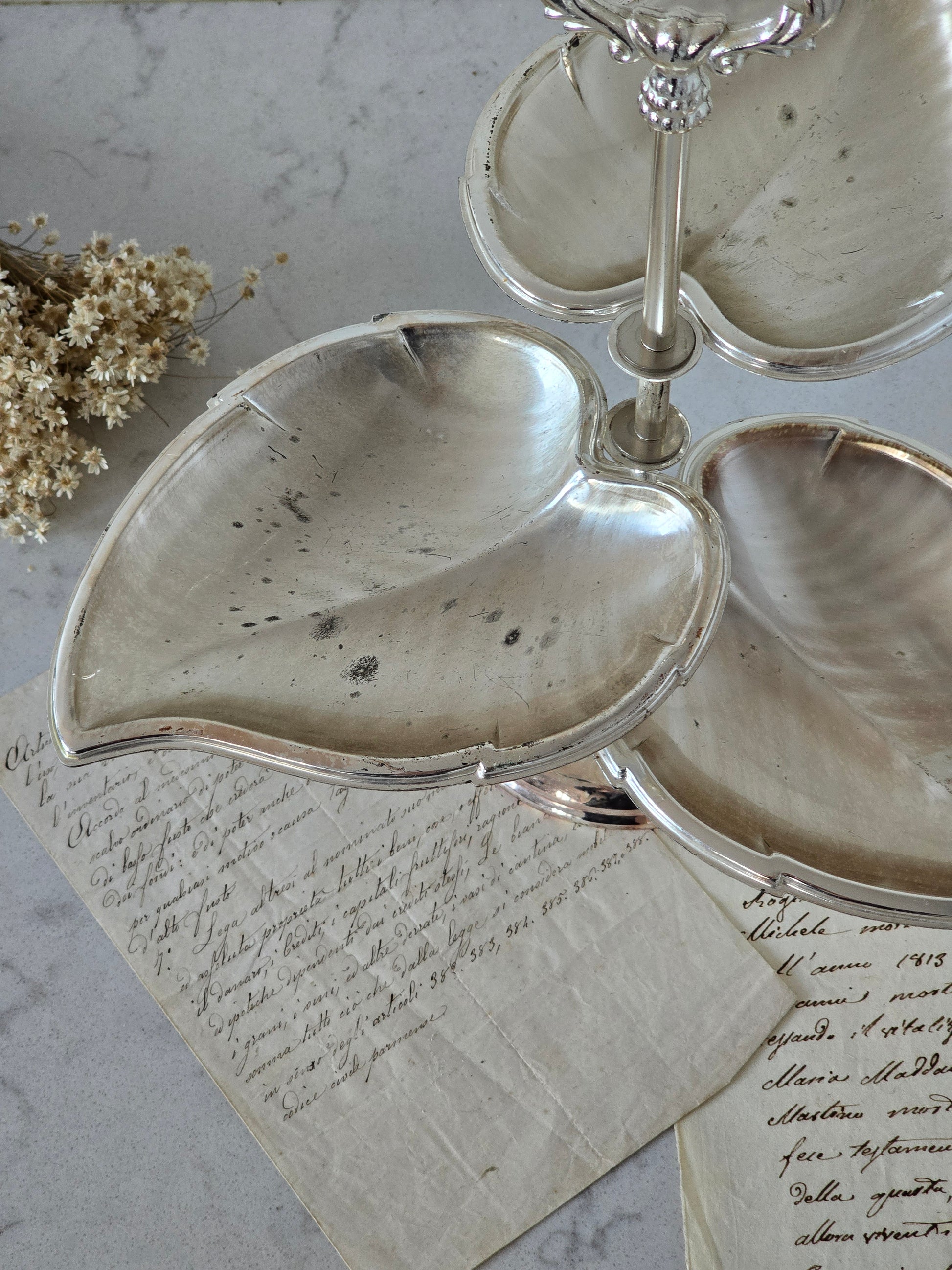 vintage lehti-kerrostarjoiluastia