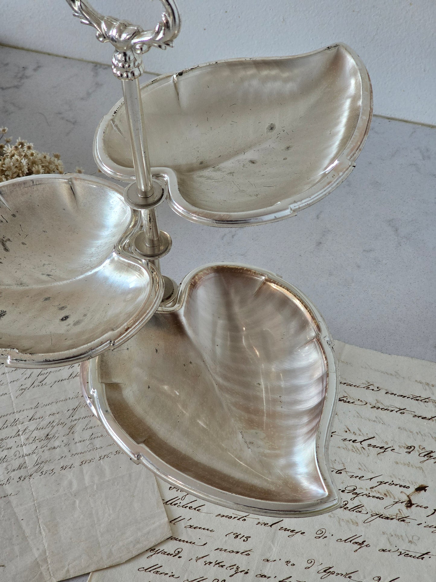 vintage lehti-kerrostarjoiluastia