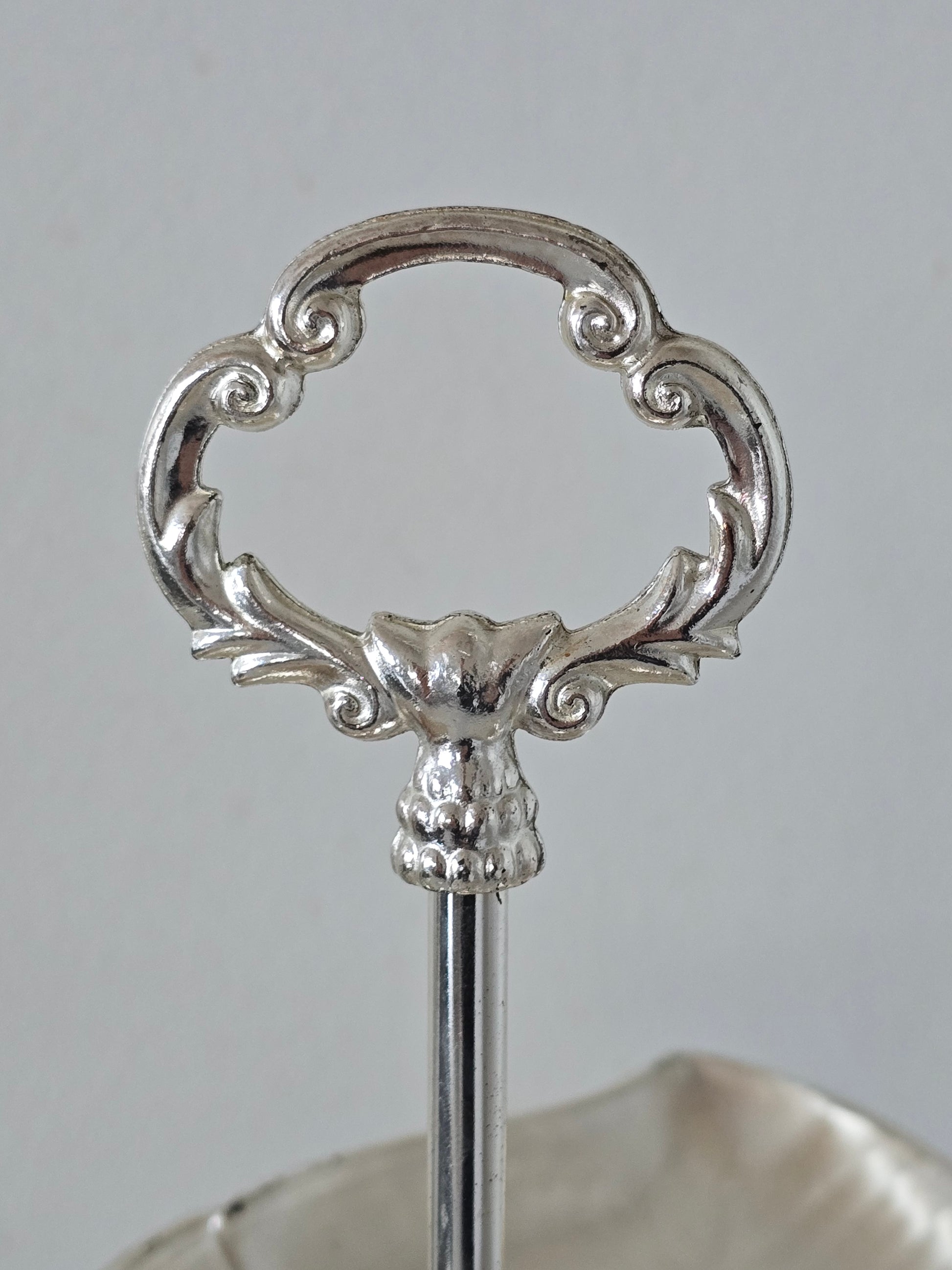 vintage lehti-kerrostarjoiluastia