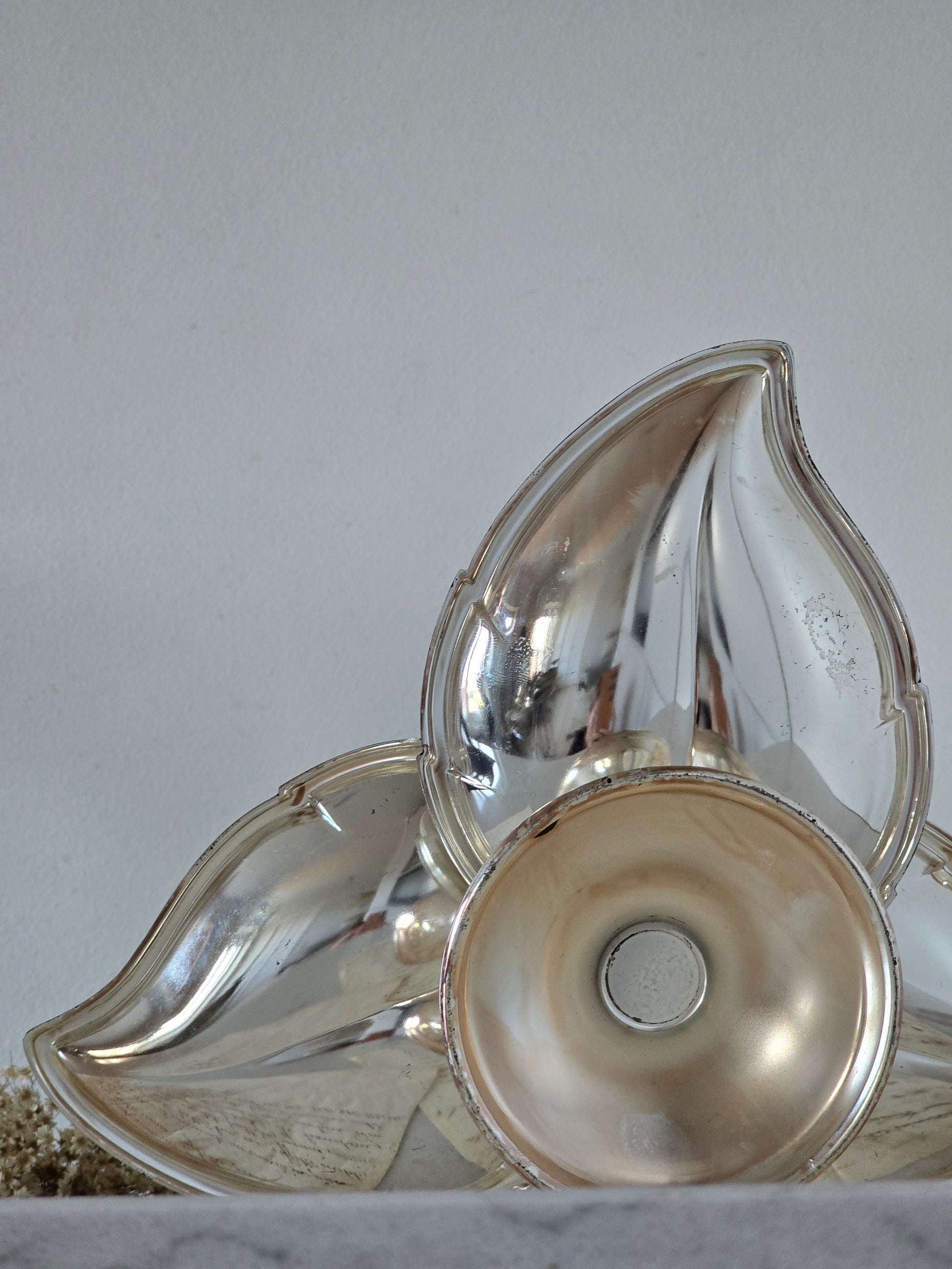 vintage lehti-kerrostarjoiluastia