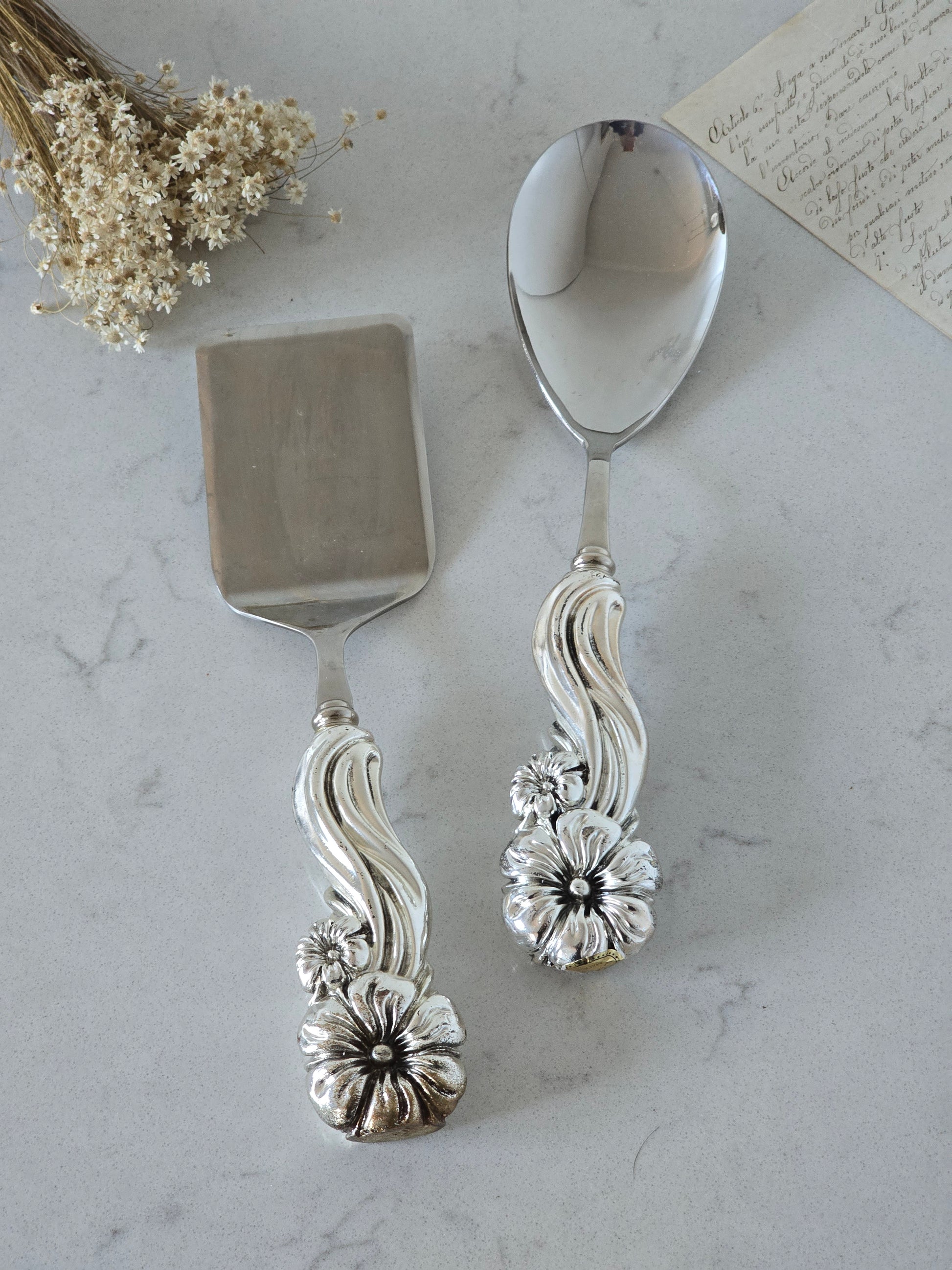 Suuret tarjoiluottimet