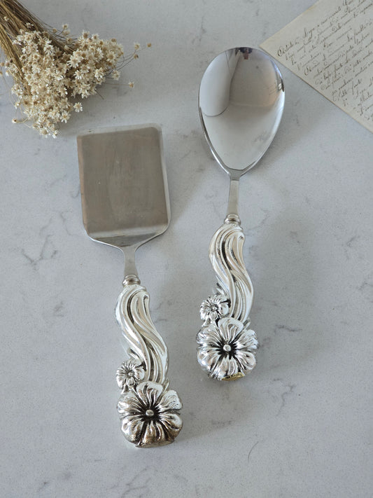 Suuret tarjoiluottimet