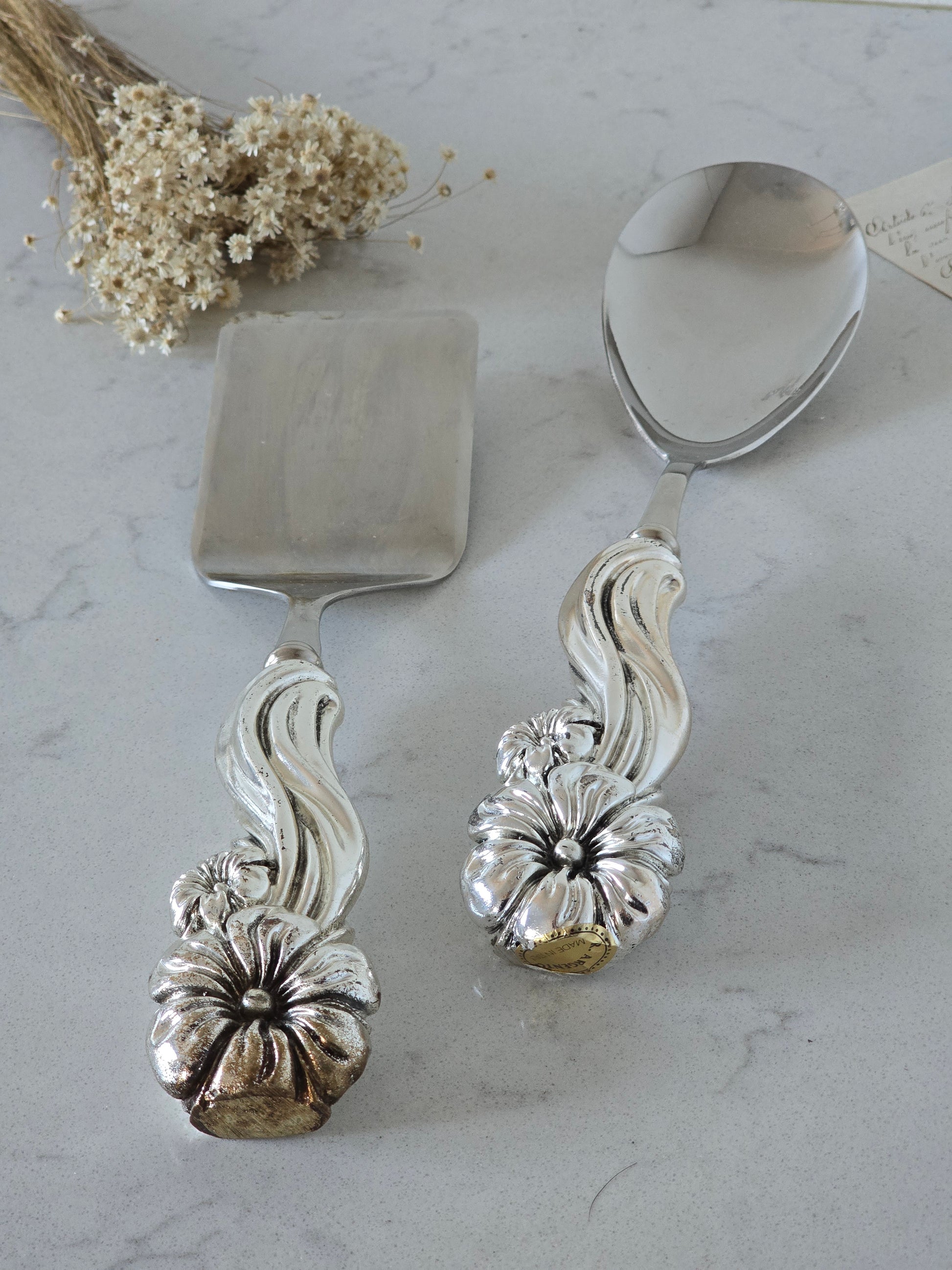 Suuret tarjoiluottimet