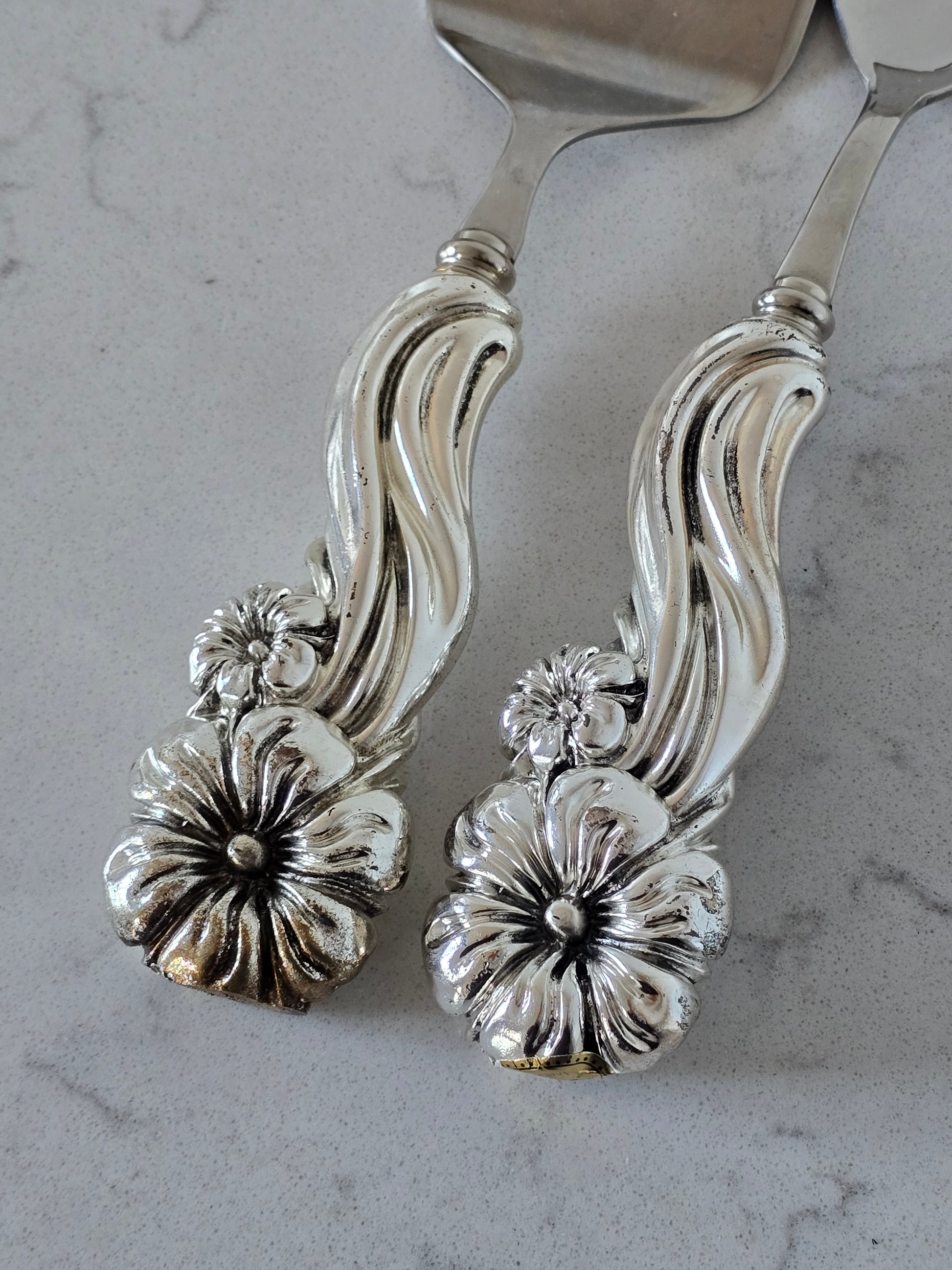 Suuret tarjoiluottimet