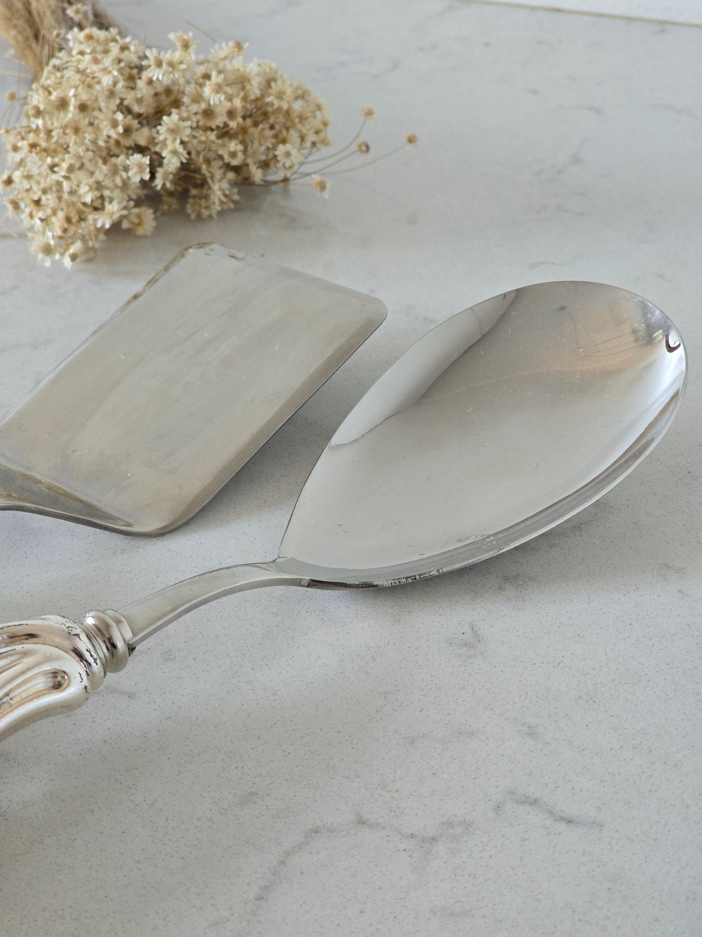 Suuret vintage tarjoiluottimet