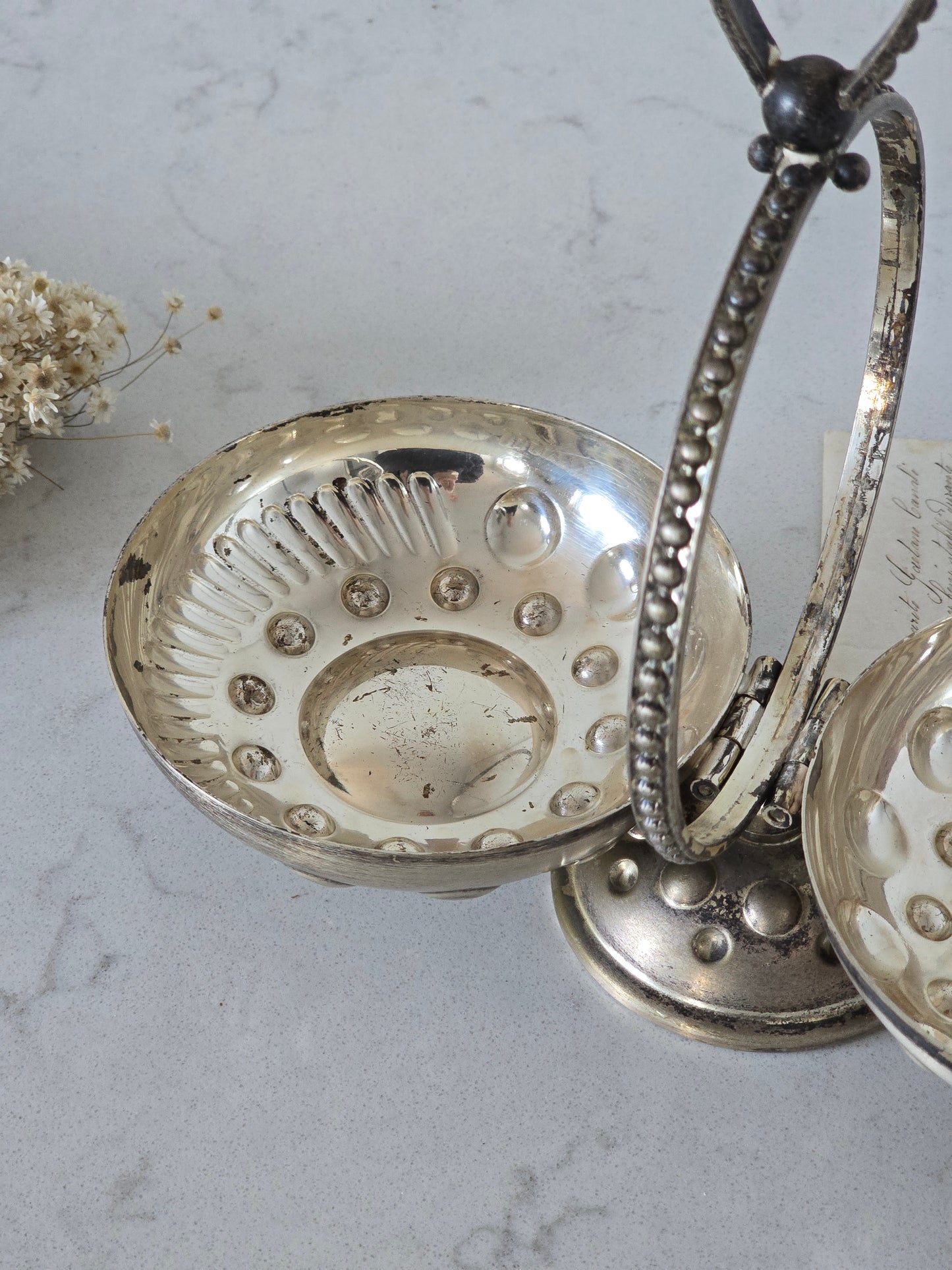 vanha jalallinen vintage keksirasia