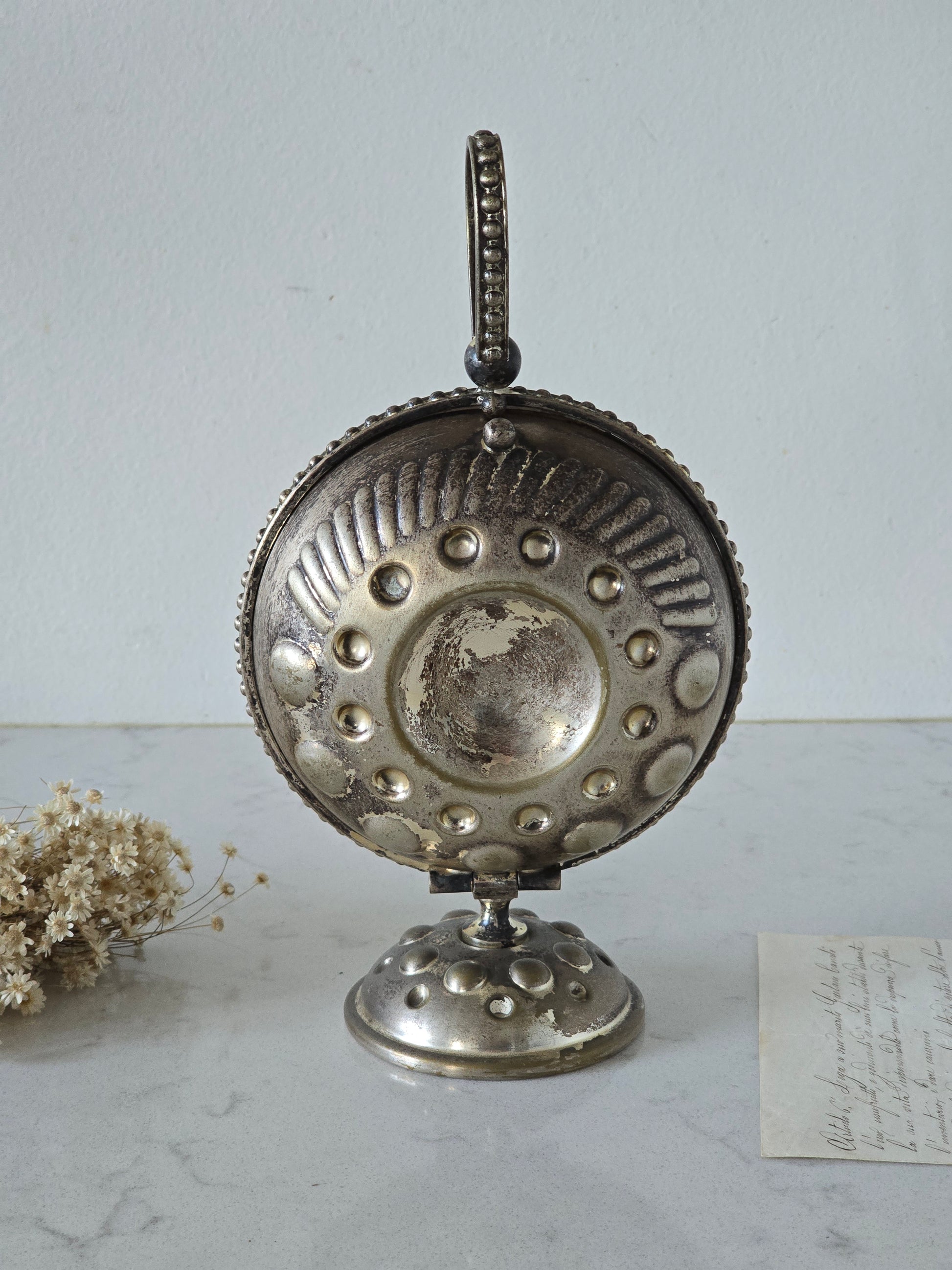 vanha jalallinen vintage keksirasia