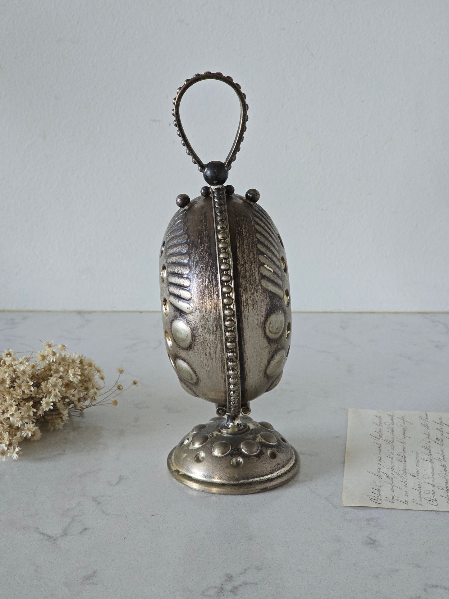 vanha jalallinen vintage keksirasia