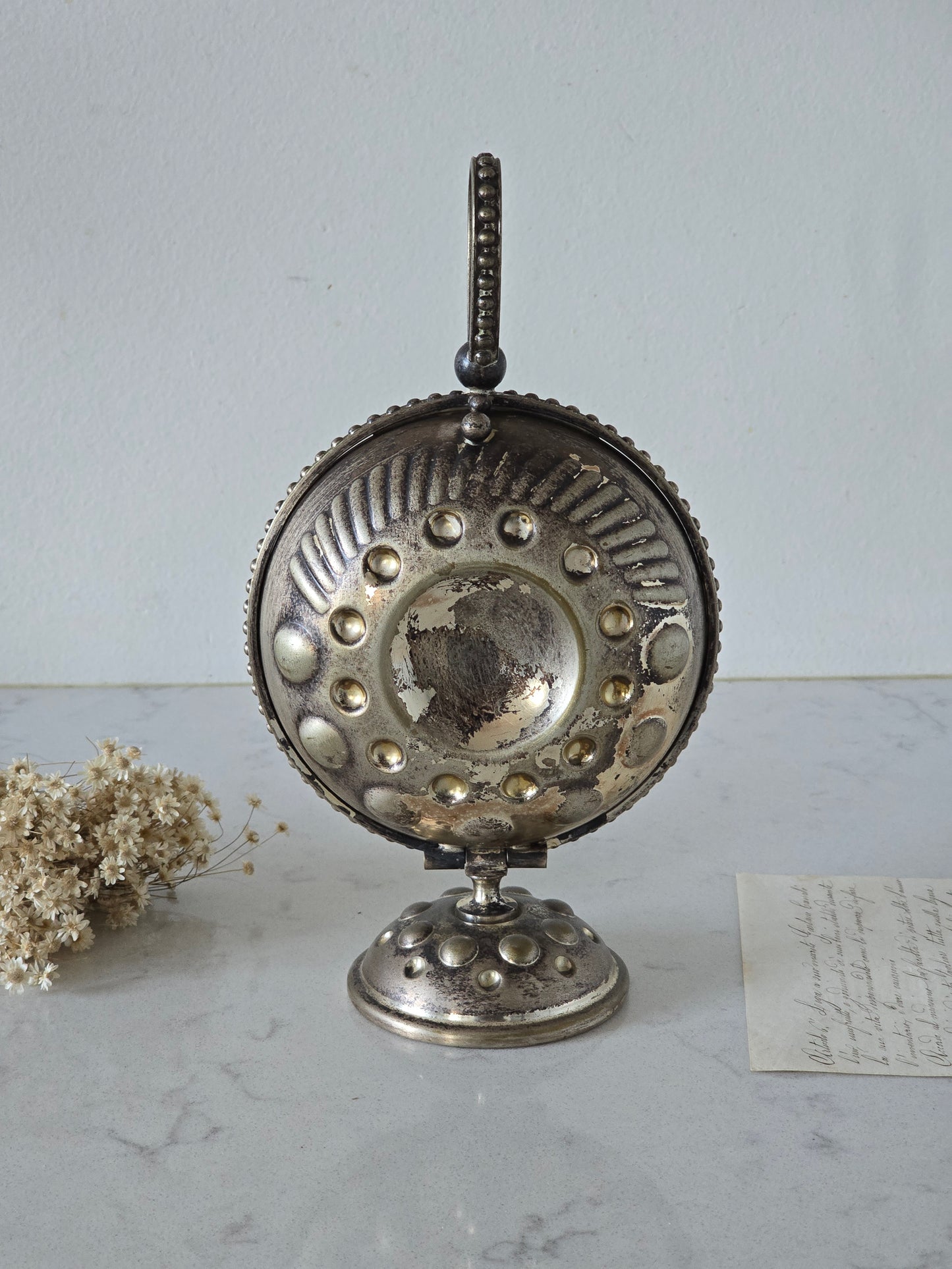 vanha jalallinen vintage keksirasia