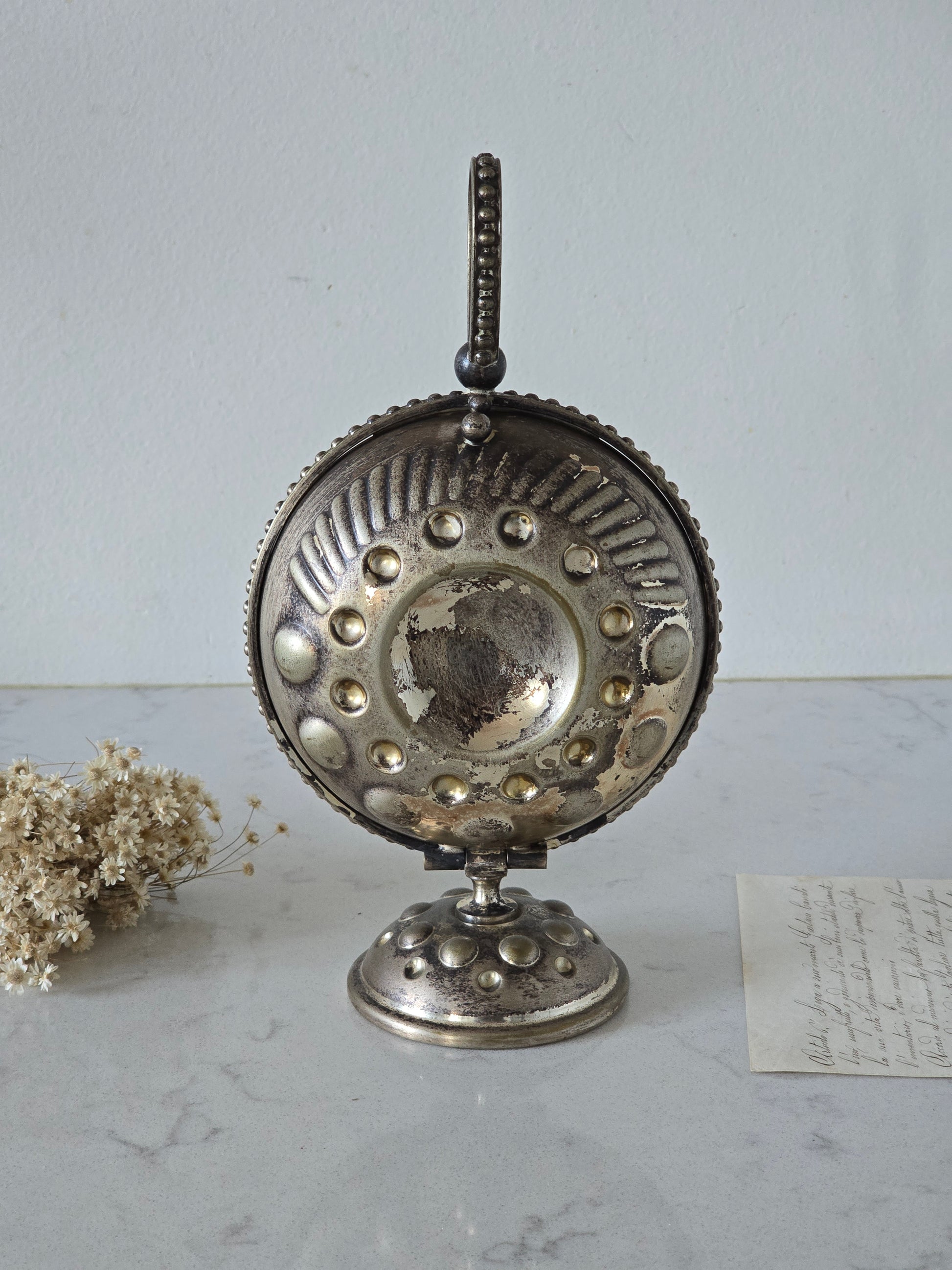 vanha jalallinen vintage keksirasia