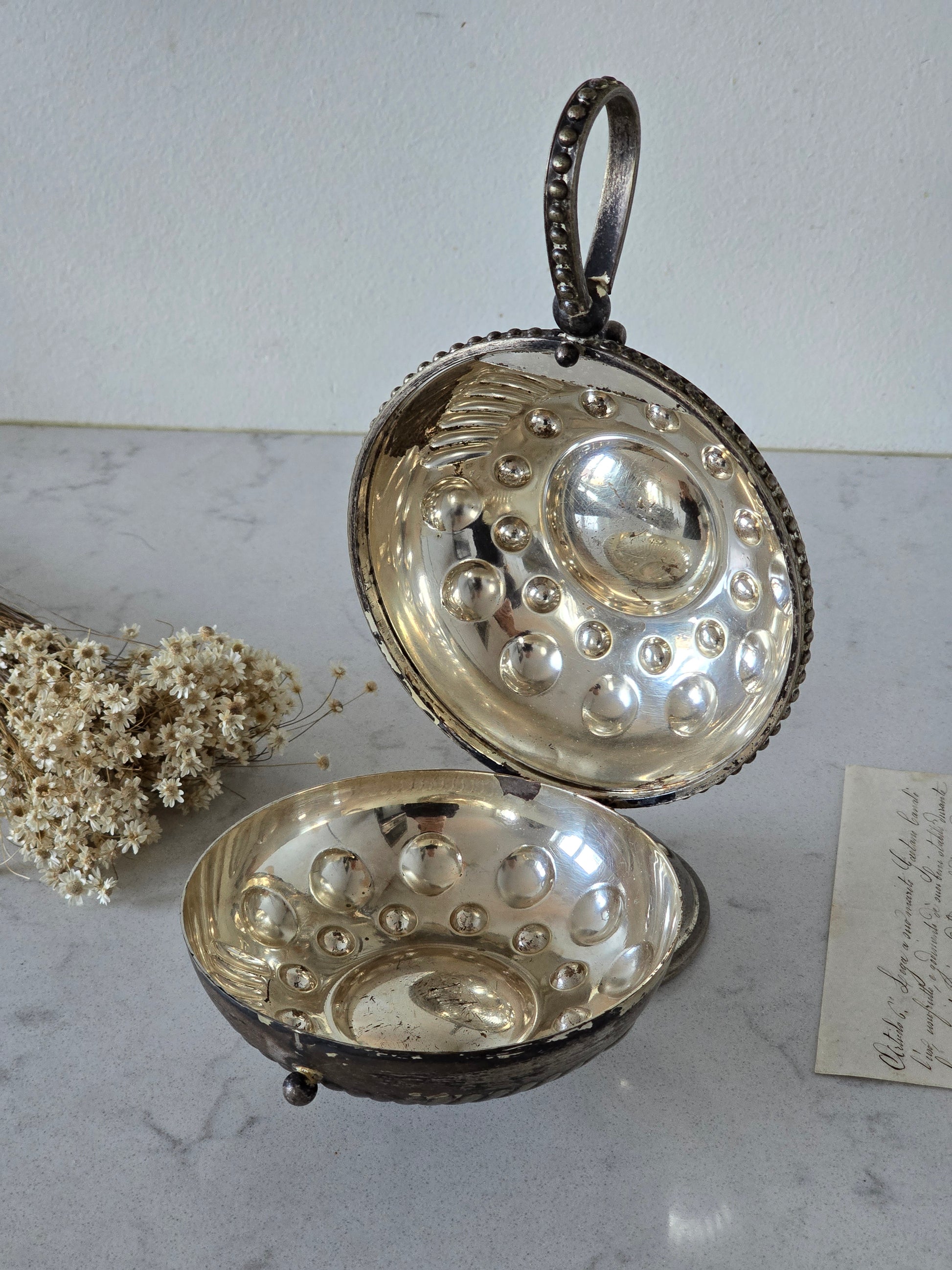 vanha jalallinen vintage keksirasia