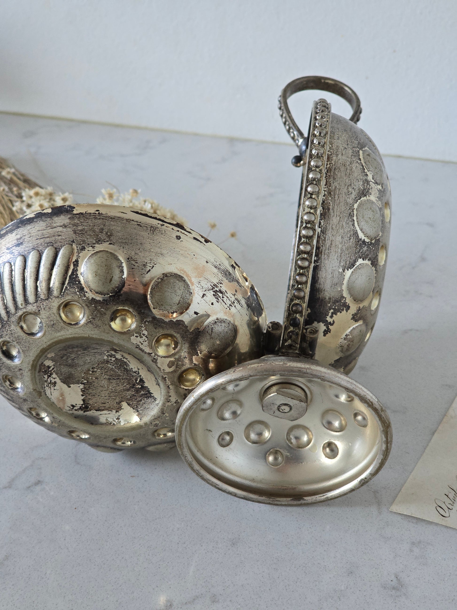 vanha jalallinen vintage keksirasia