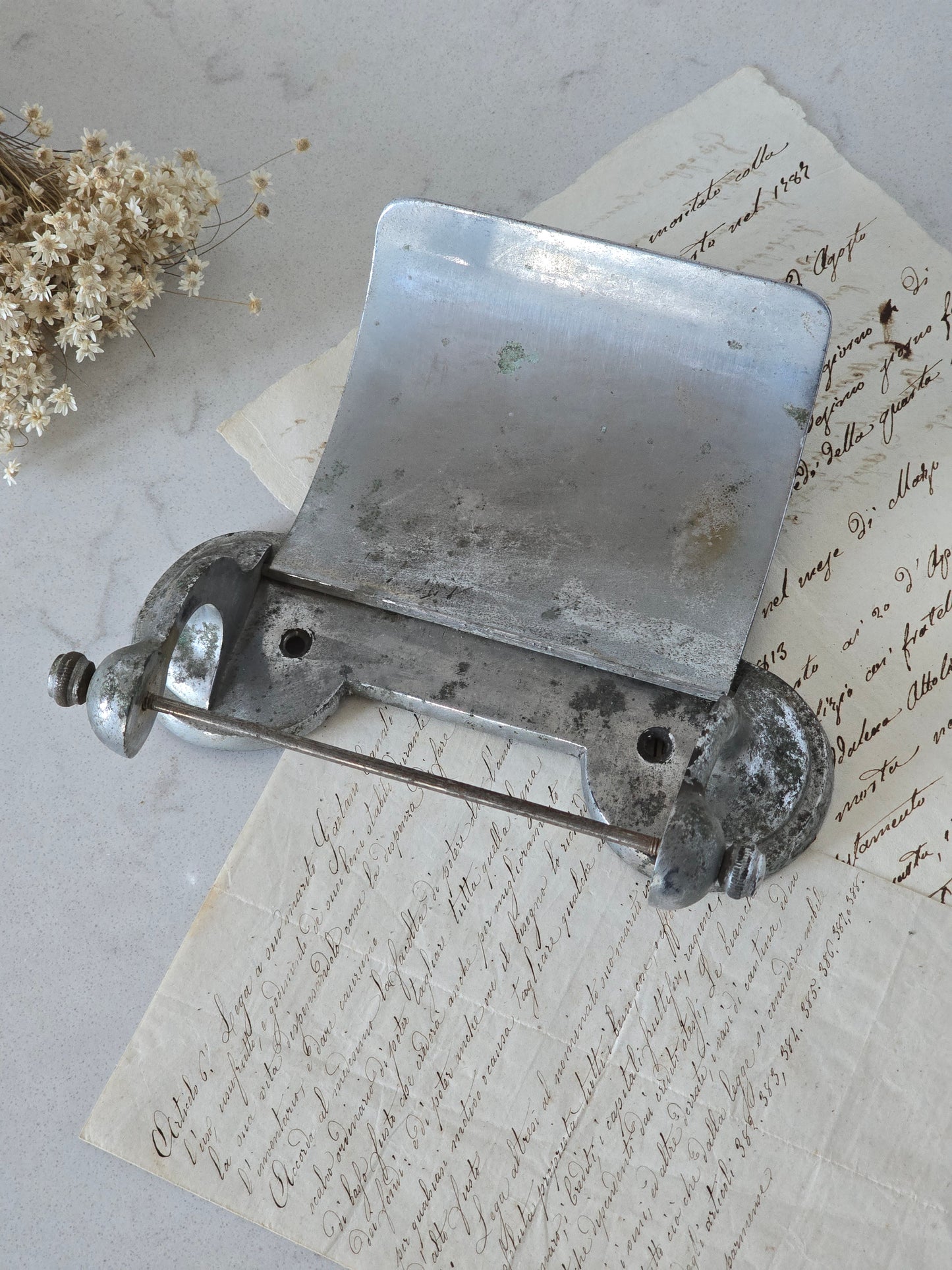 Vanha vintage wc-paperirullateline