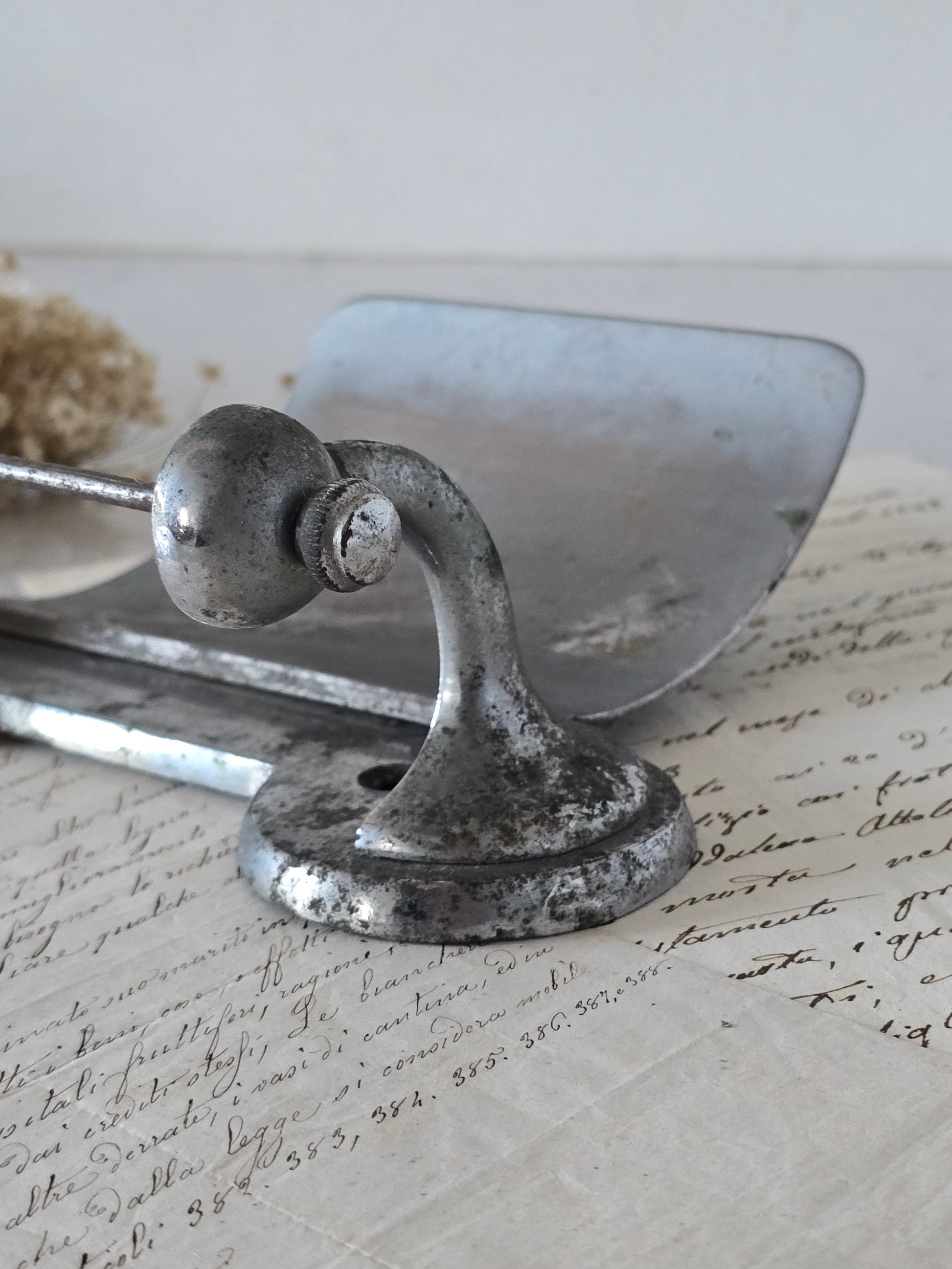 Vanha vintage wc-paperirullateline