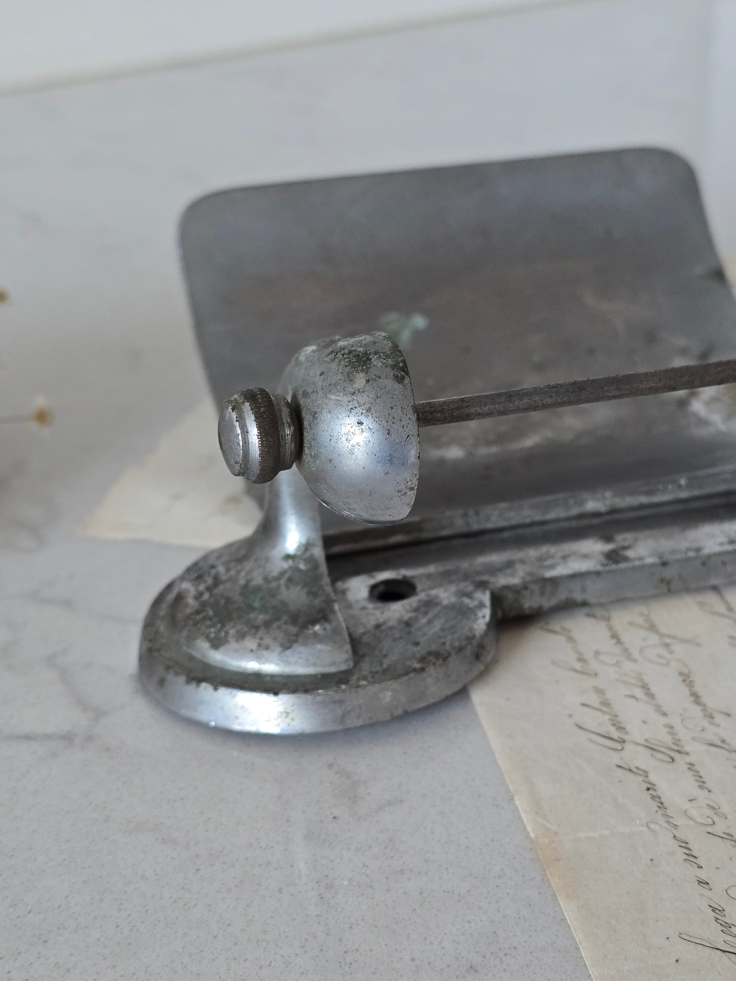 Vanha vintage wc-paperirullateline