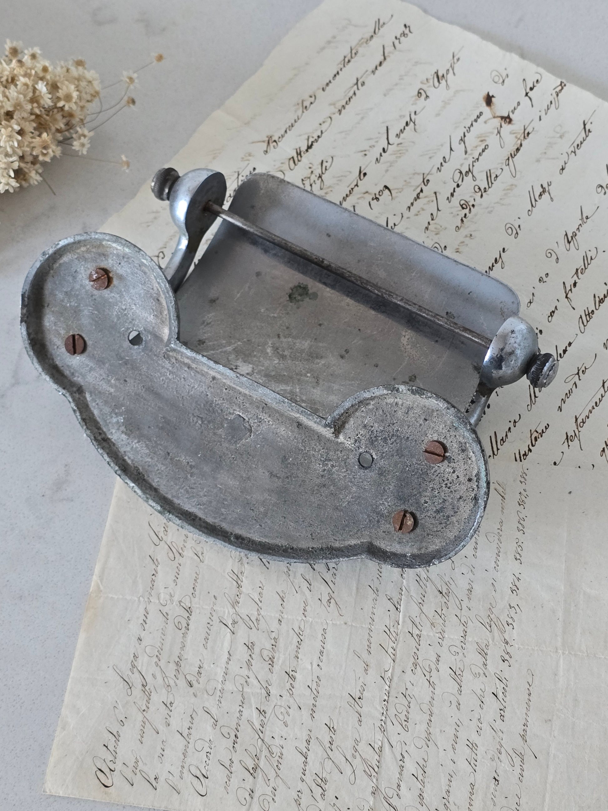 Vanha vintage wc-paperirullateline