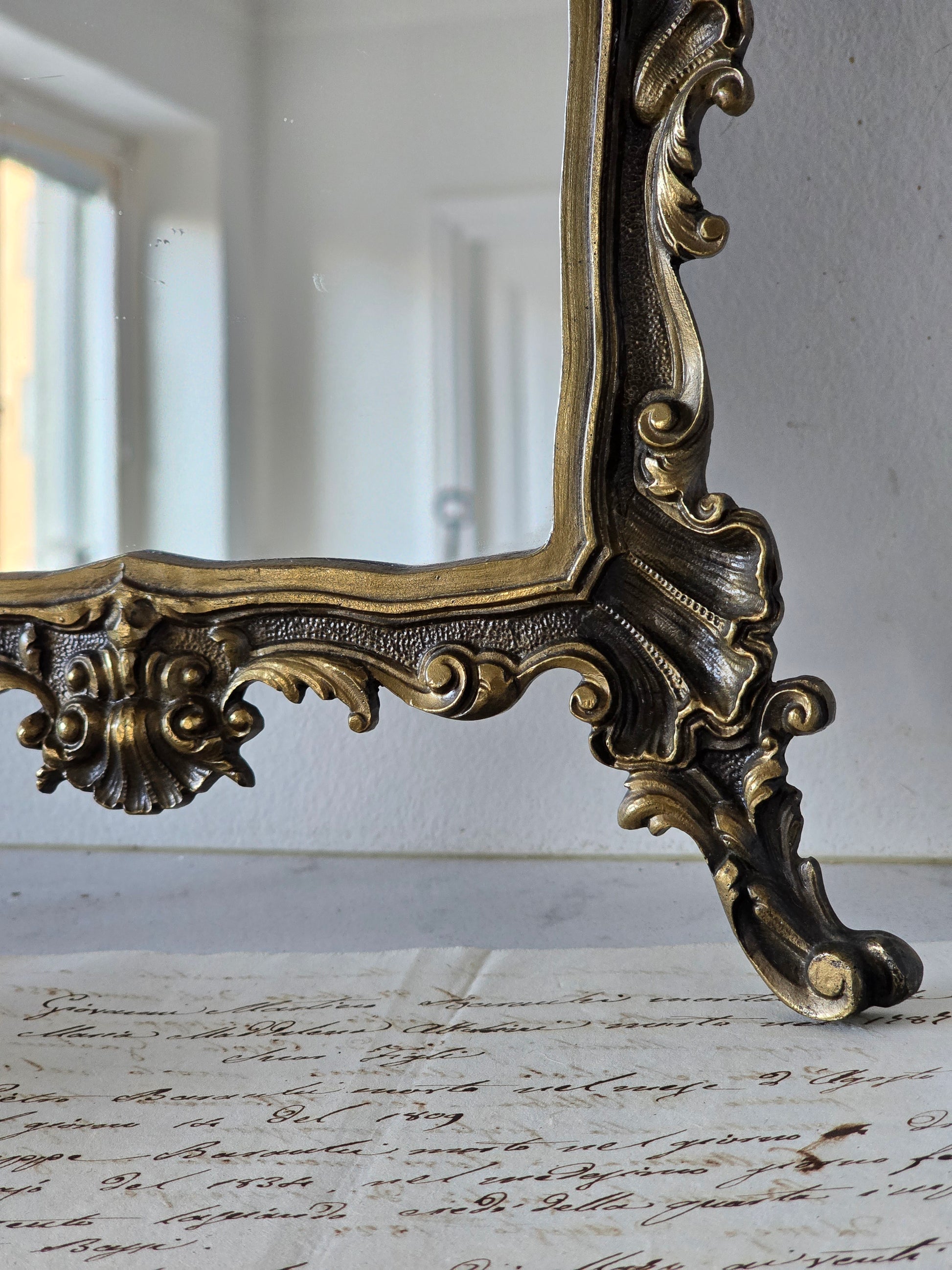 Simpukkakoristeinen vintage seinäpeili