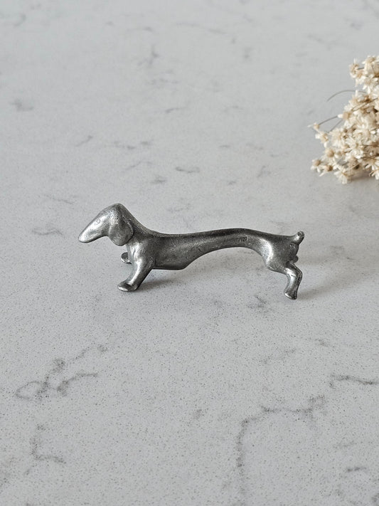 Aterinlepuuttaja mäyräkoira