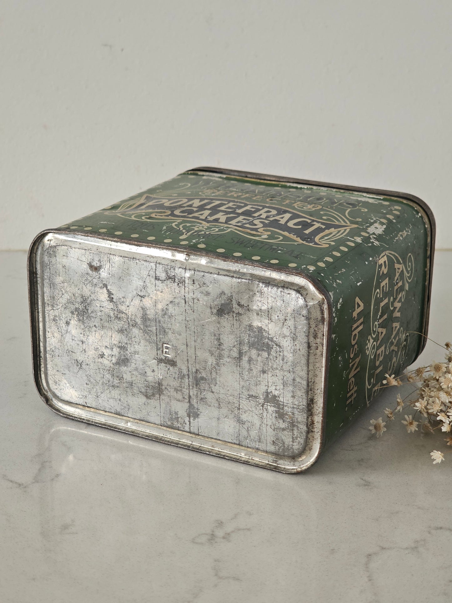 Pontefract cakes-metallilaatikko