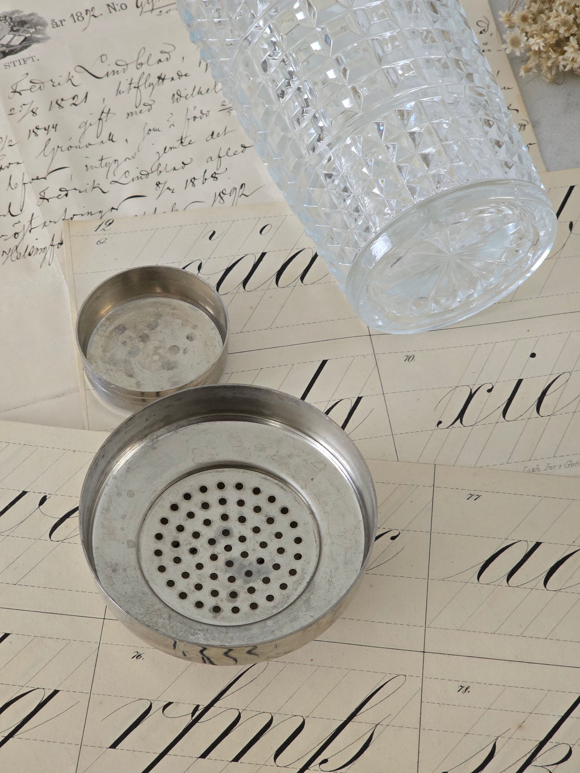 Vanha vintage shaker