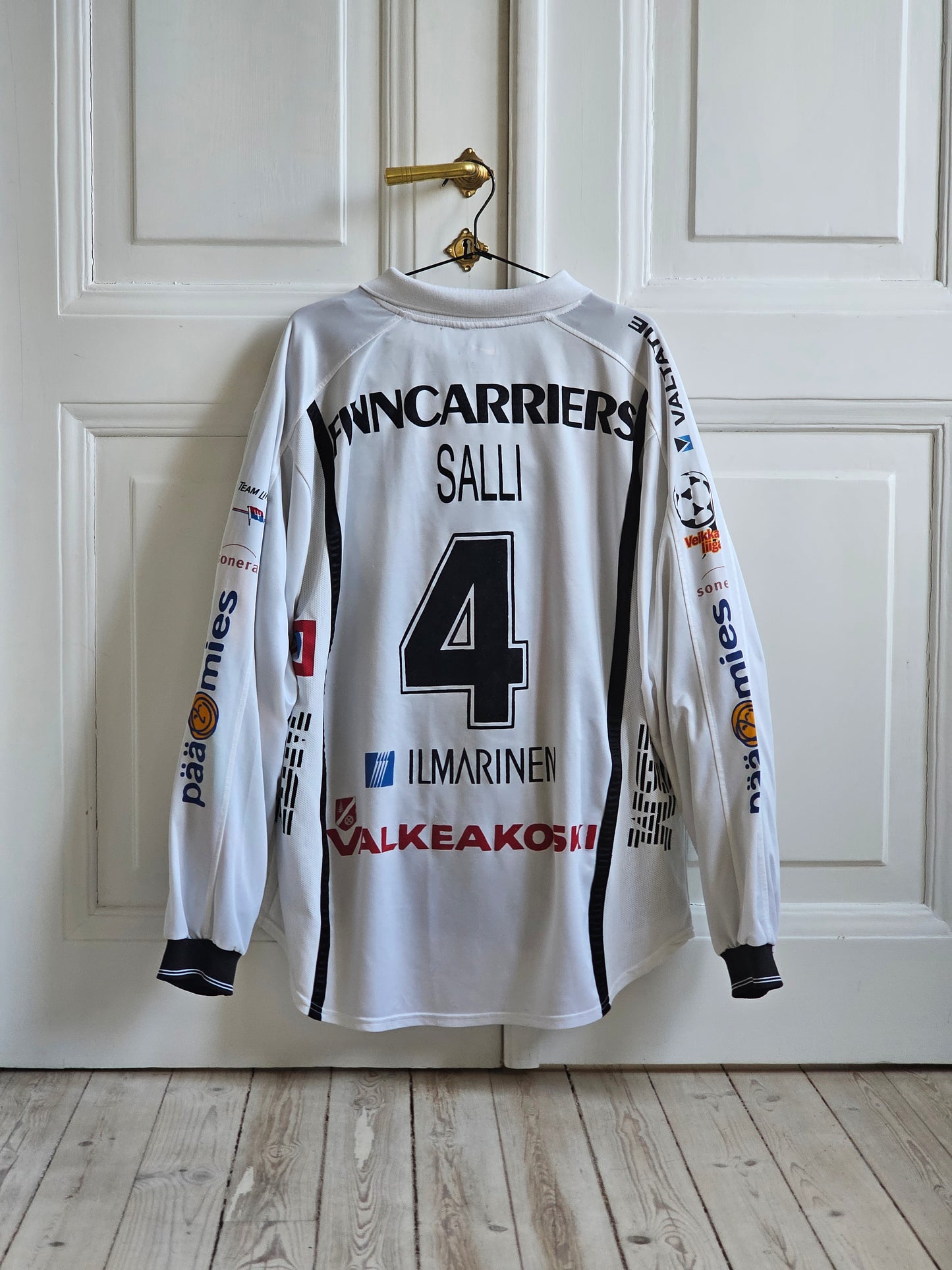 Valkeakosken Haka game worn pelipaita 2000. Paitaa käytti TP-Seinäjoen kasvatti Janne Salli