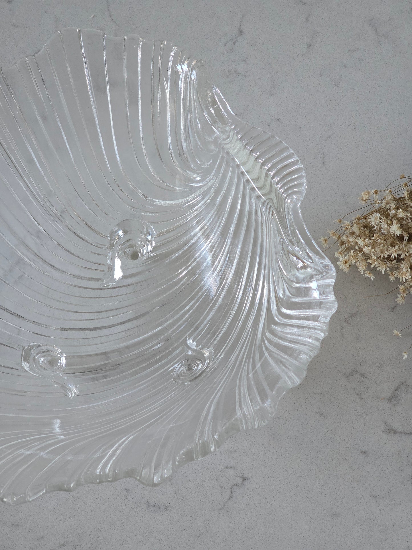 Vanha vintage simpukka-astia