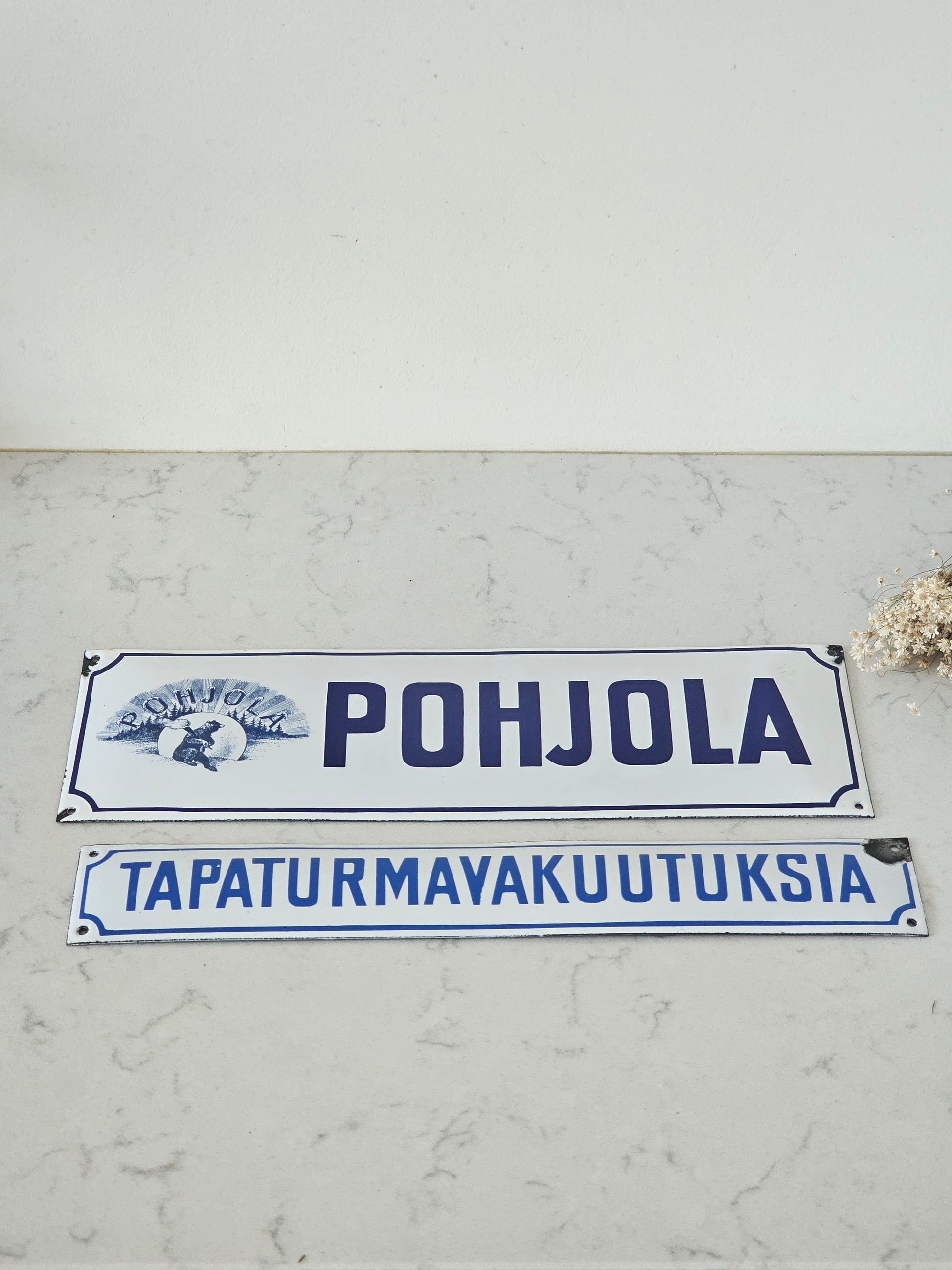 Pohjola, Kullervo ja tapaturmavakuutuksia vanha emalikyltti