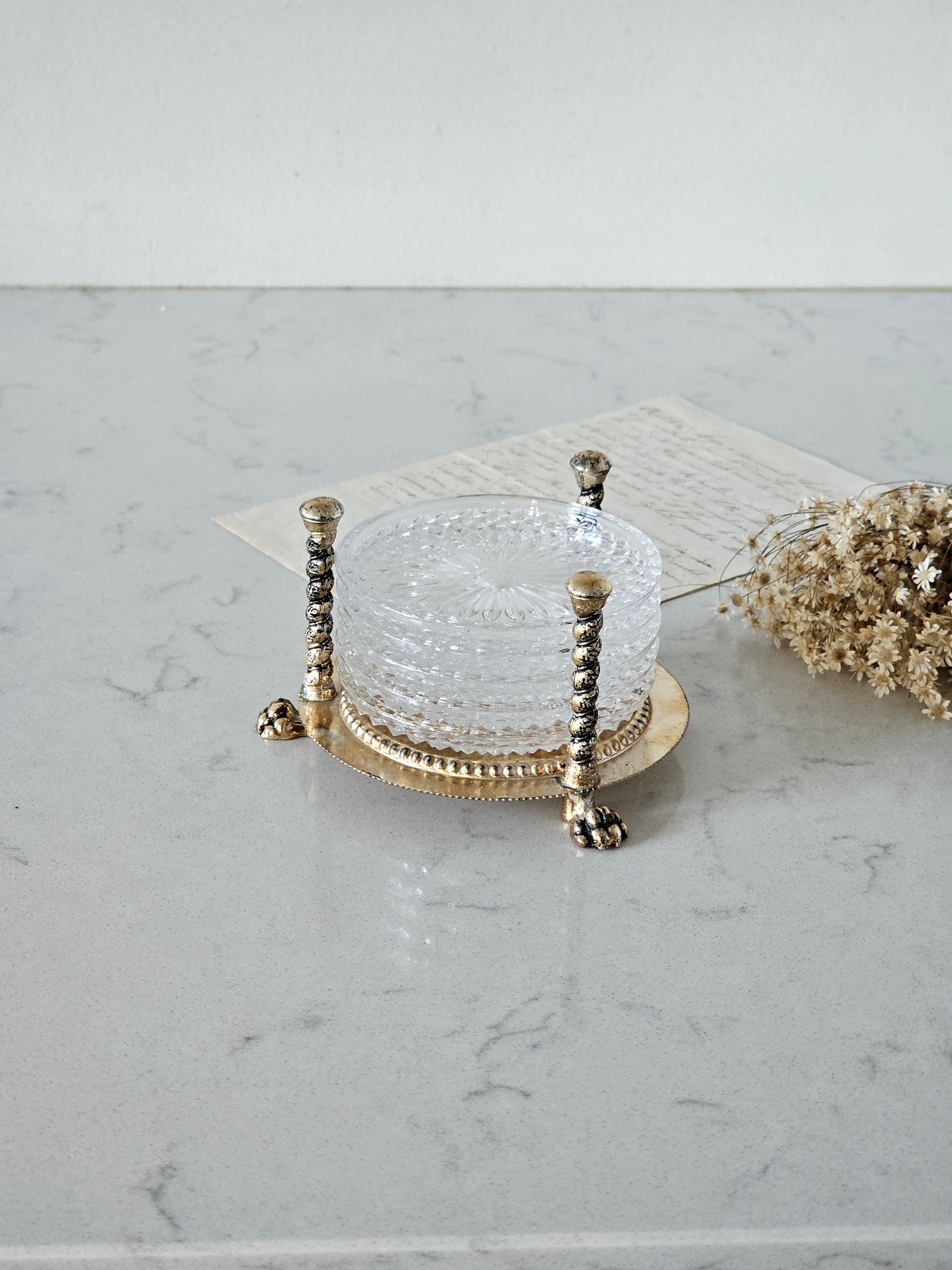 Kristalliset vintage lasinaluset metallitelineellä