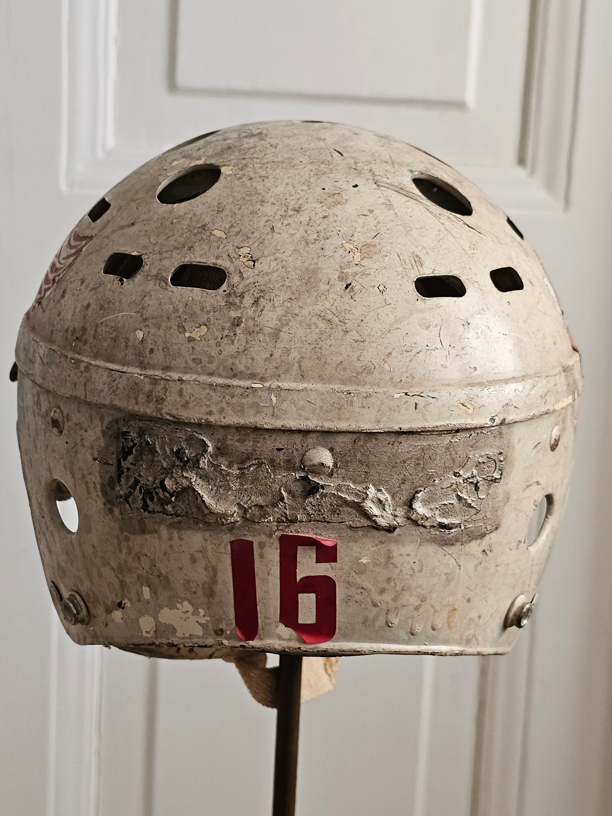 Vanha vintage Detroit Red Wings jääkiekkokypärä 