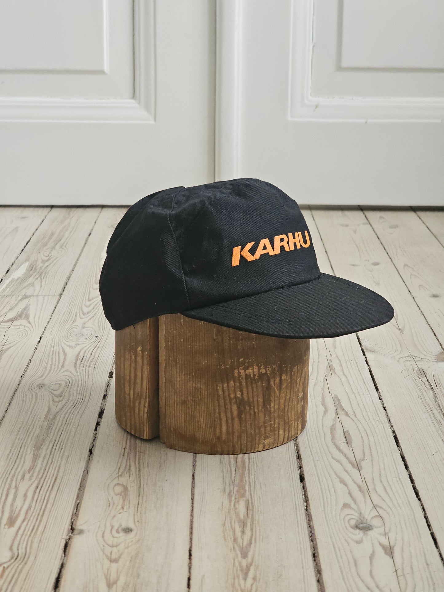 Karhu lippis