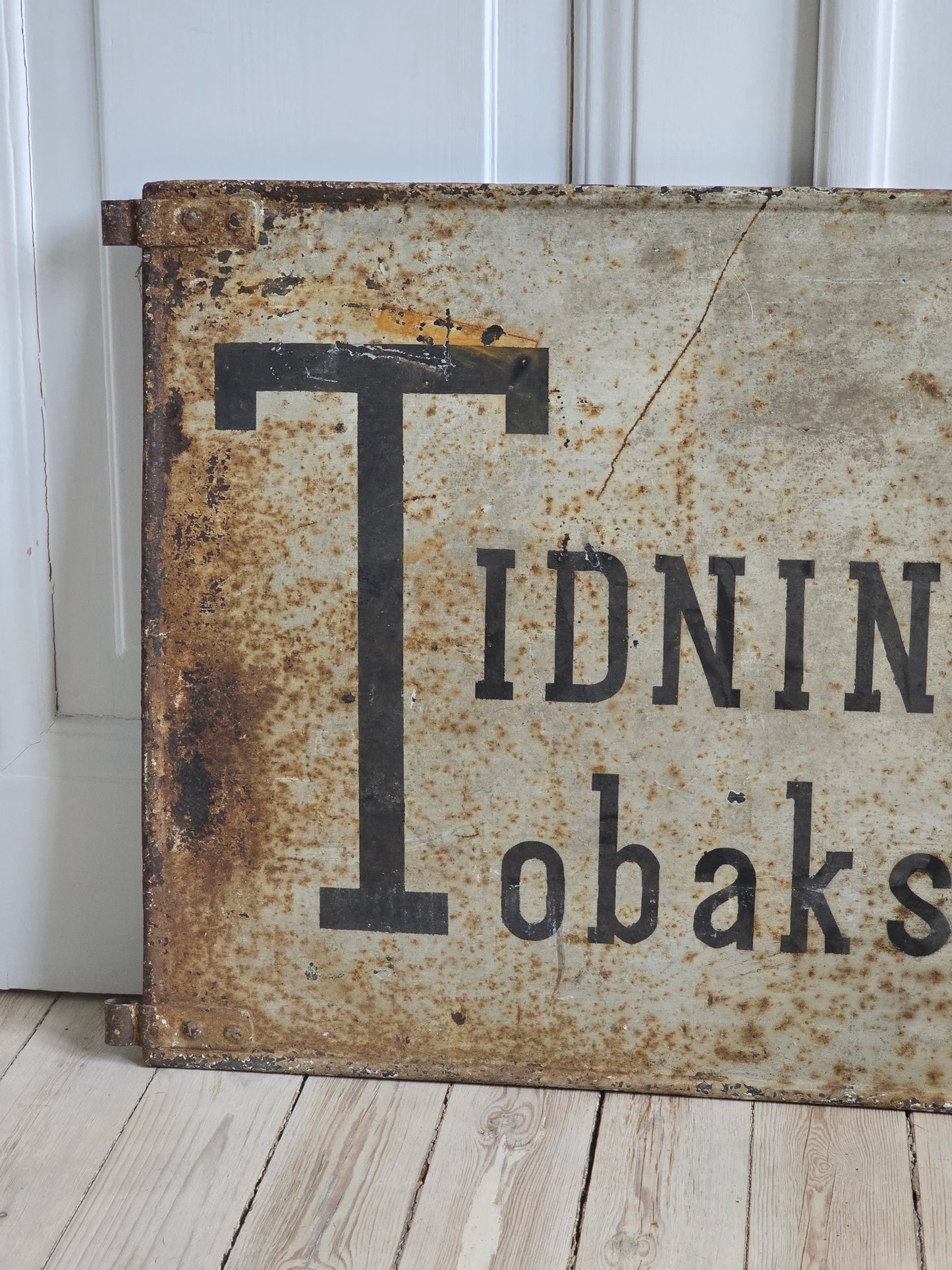 Tidningar Tobaksvaror metallikyltti