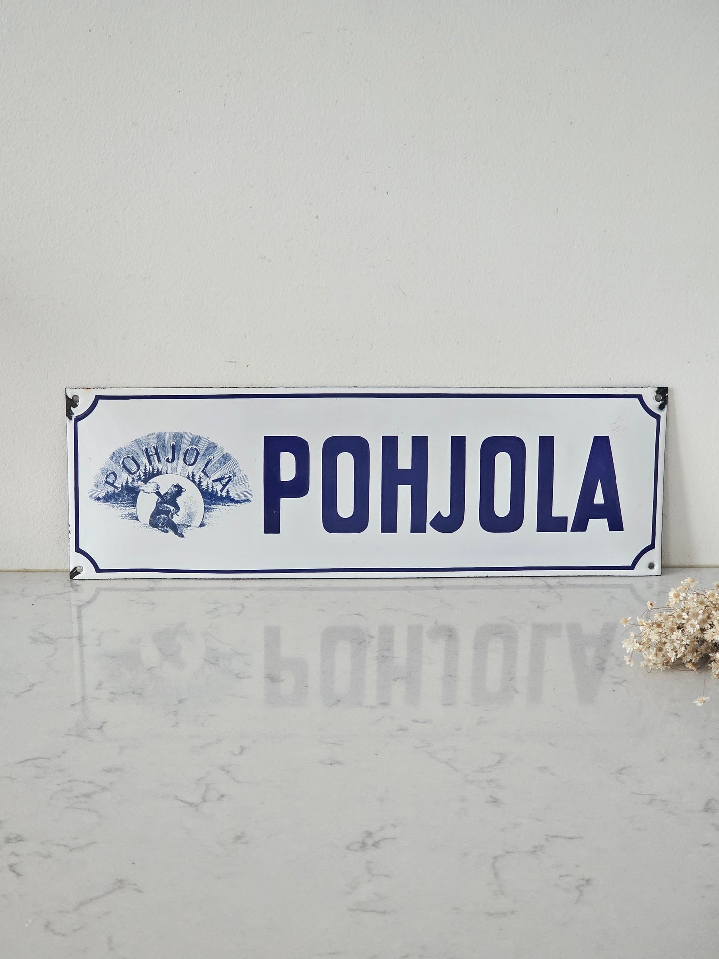 Pohjola, Kullervo ja tapaturmavakuutuksia vanha emalikyltti
