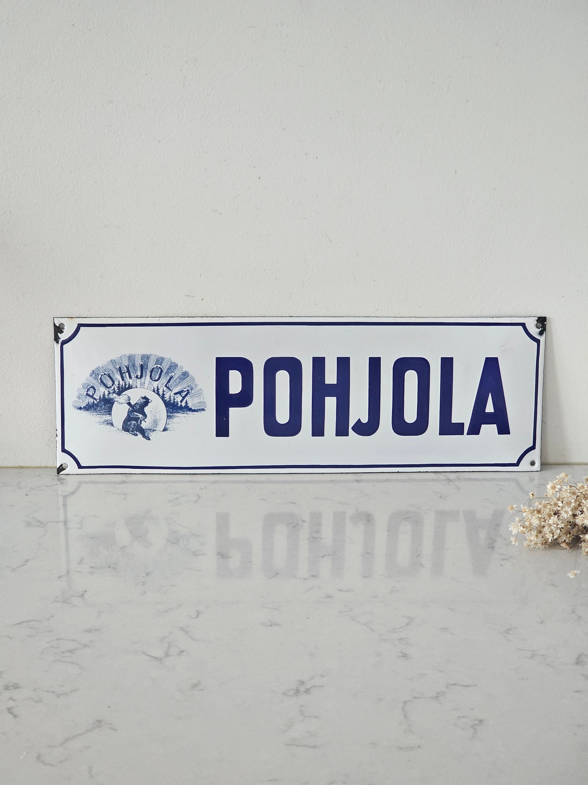Pohjola, Kullervo ja tapaturmavakuutuksia vanha emalikyltti