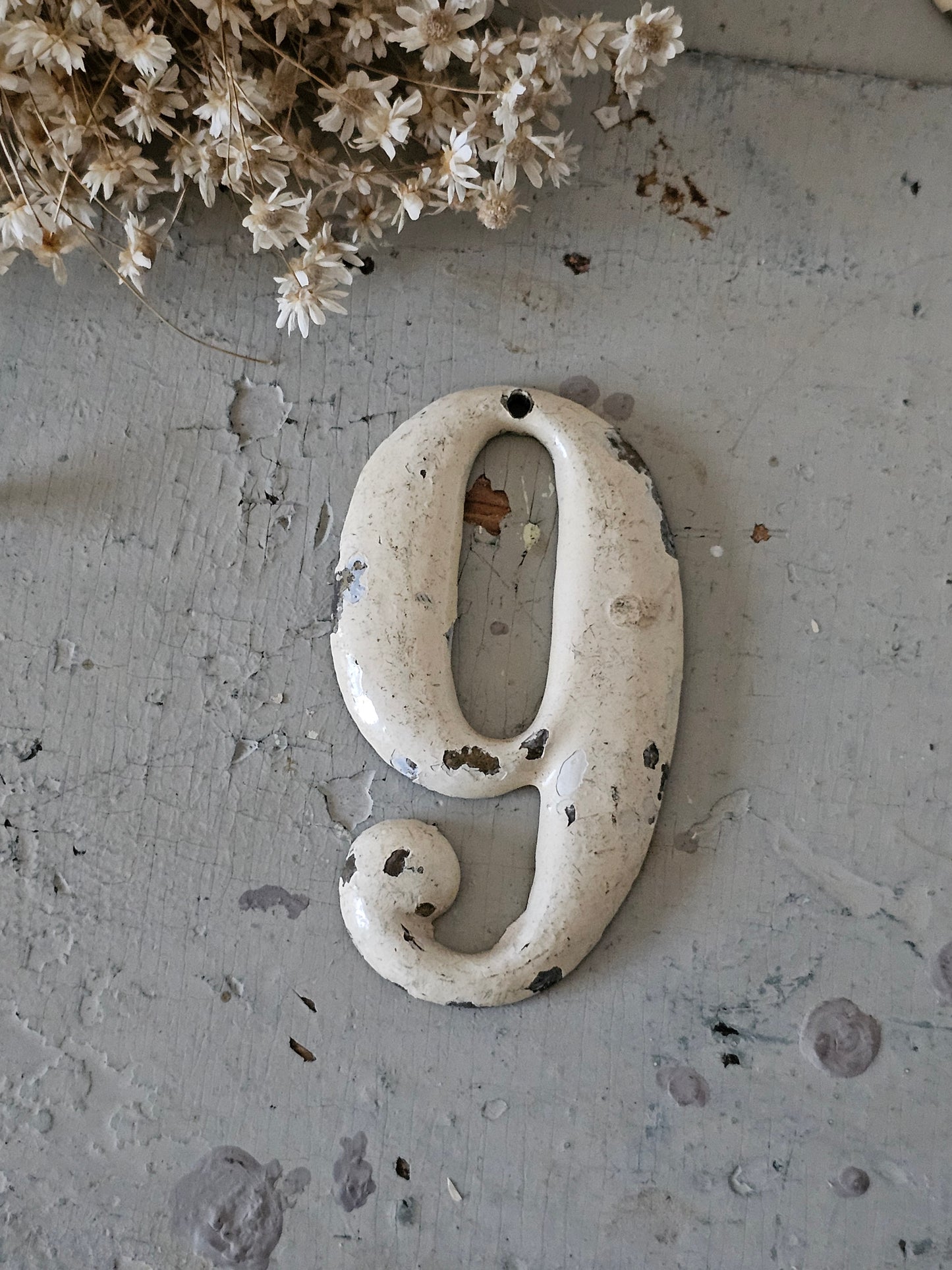 Valurautaiset kirkon numerot