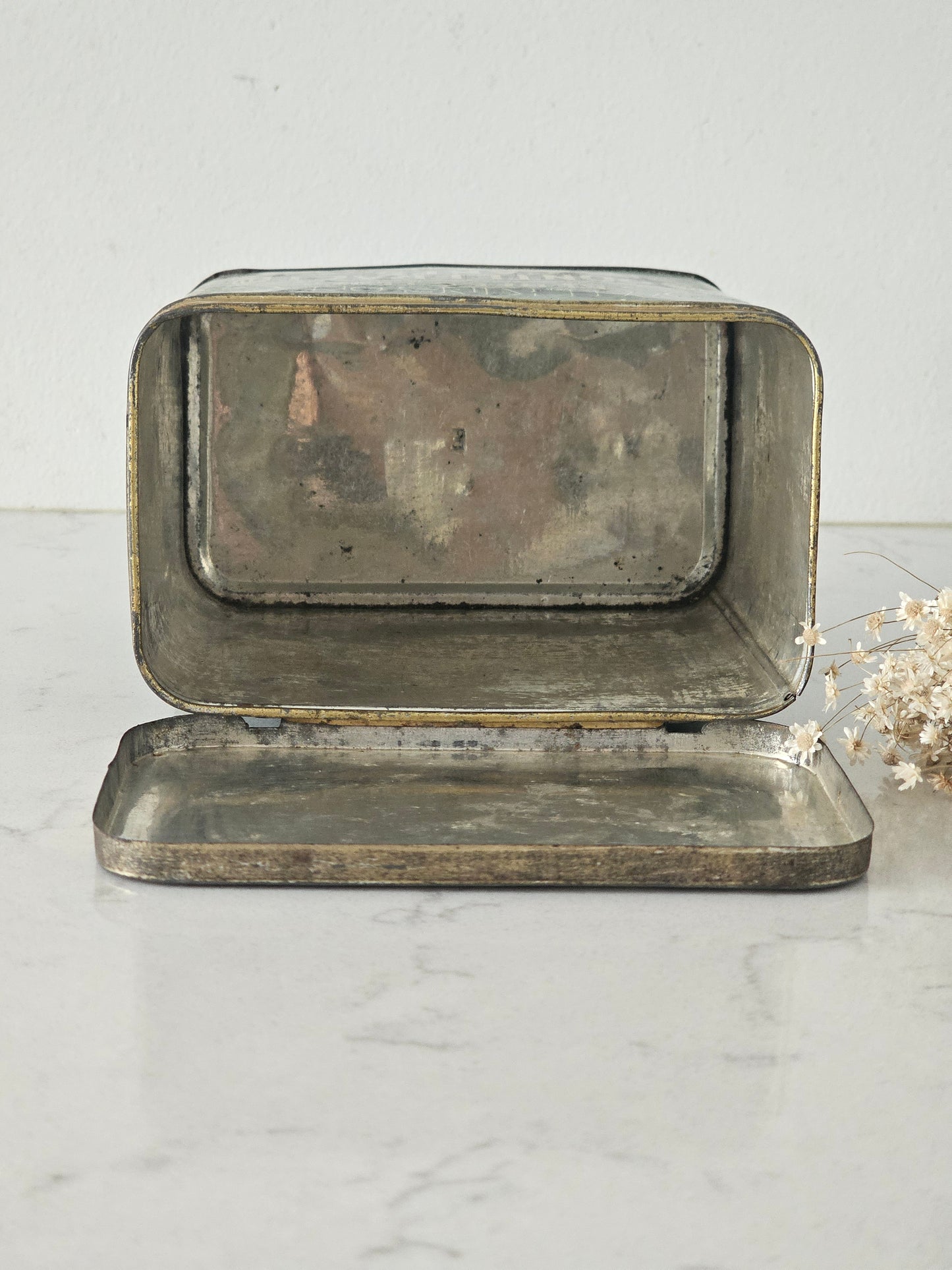 Pontefract cakes-metallilaatikko