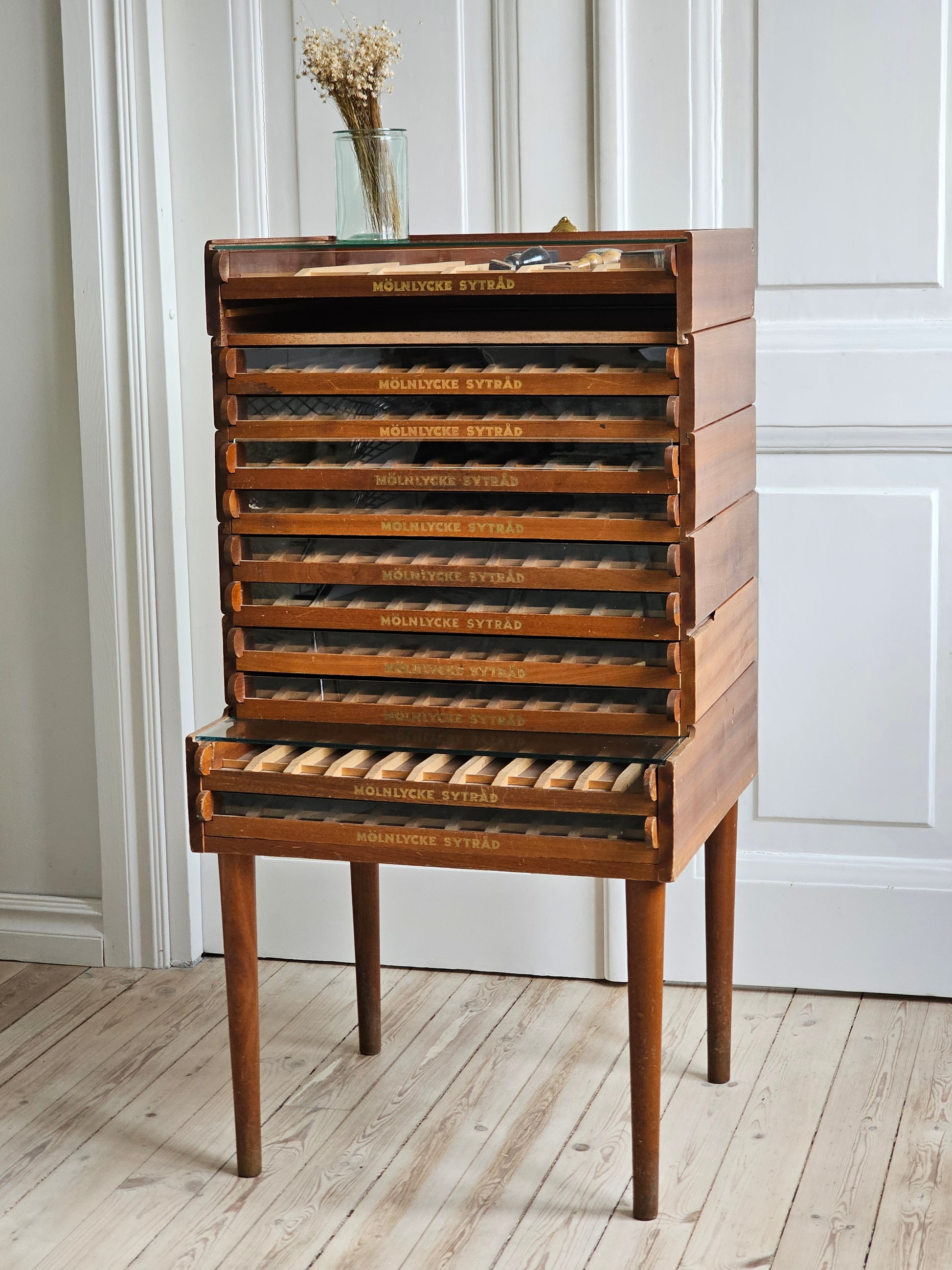 Vintage lankarullahylly Mölnlycke Sytråd, 1950-1960-luku