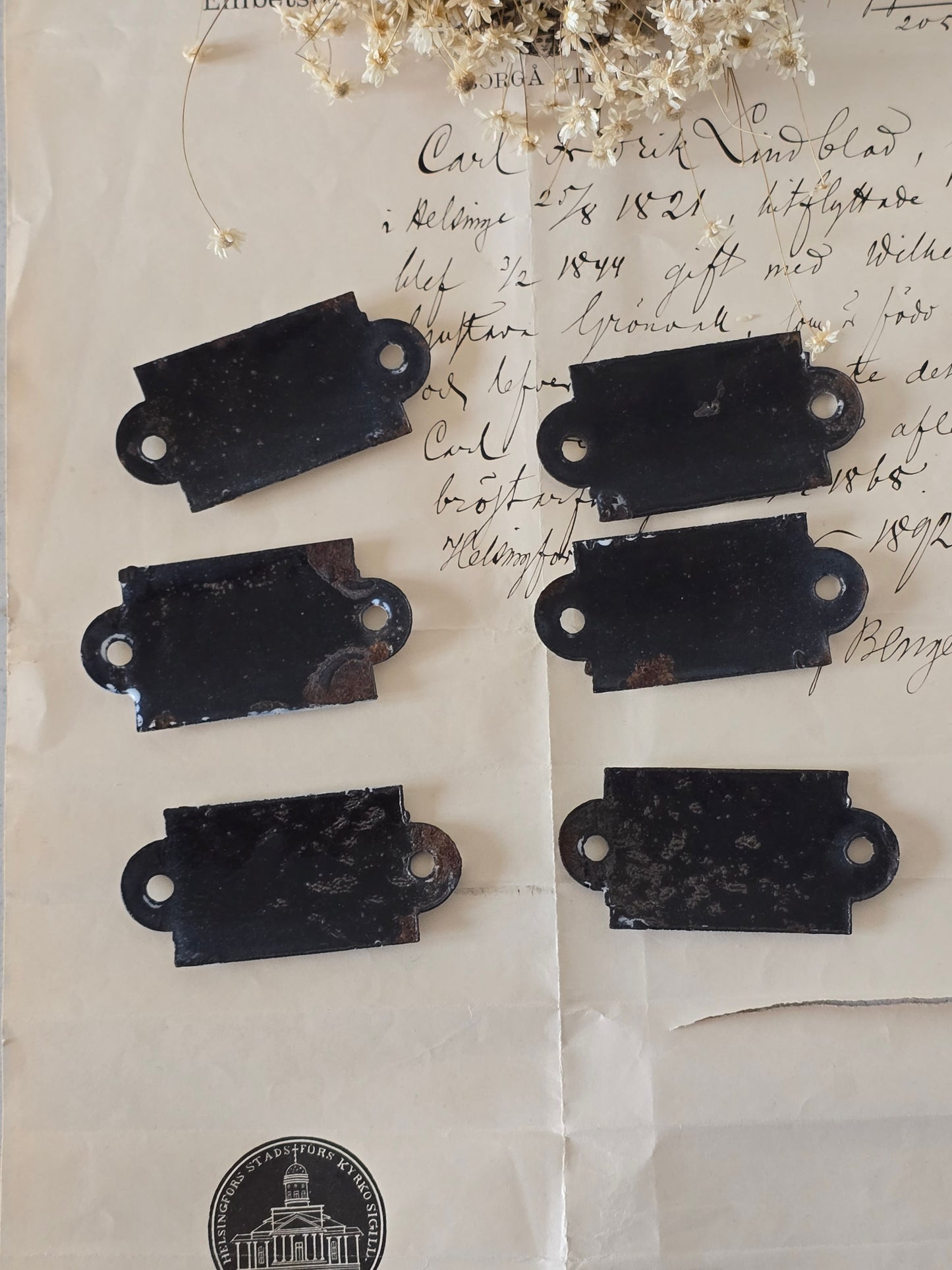 vanhoja ranskankielisiä emalikylttejä