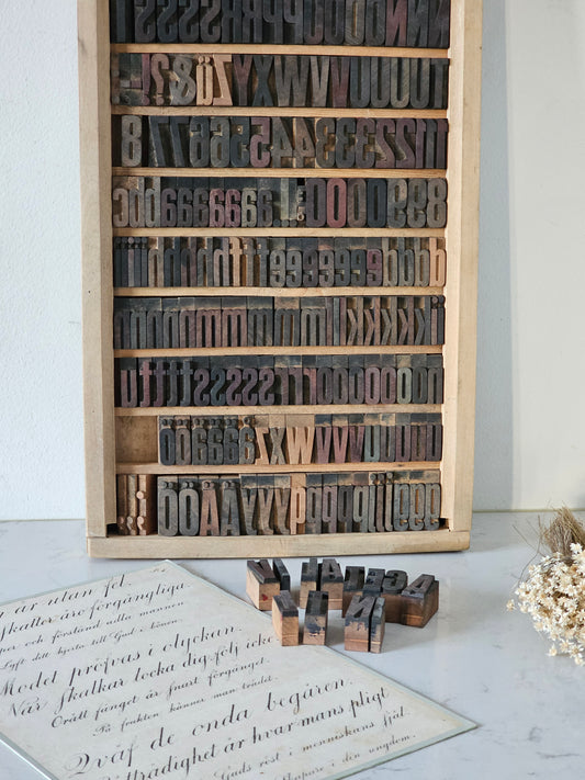 Vintage puukirjakkeet