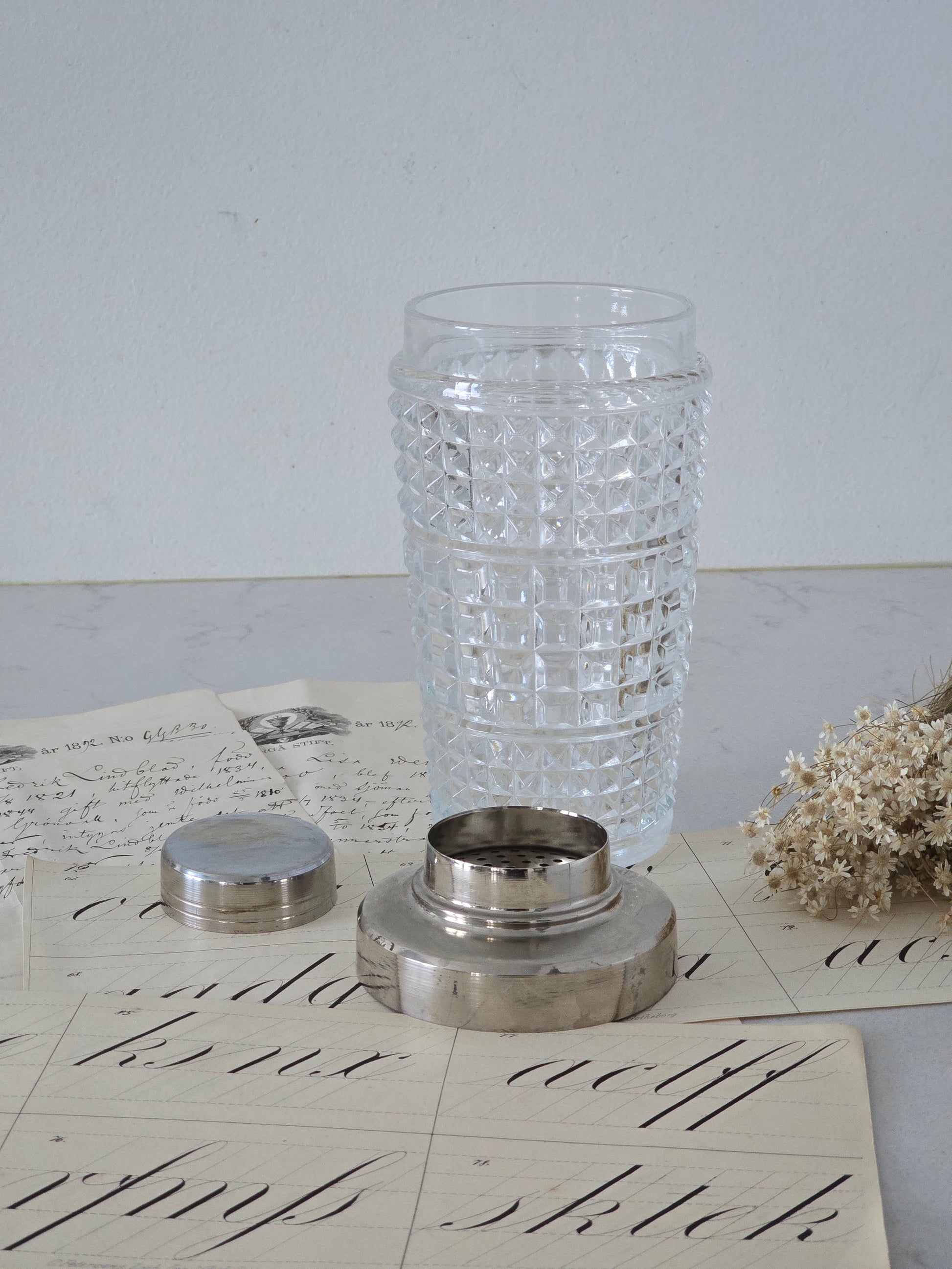 Vanha vintage shaker