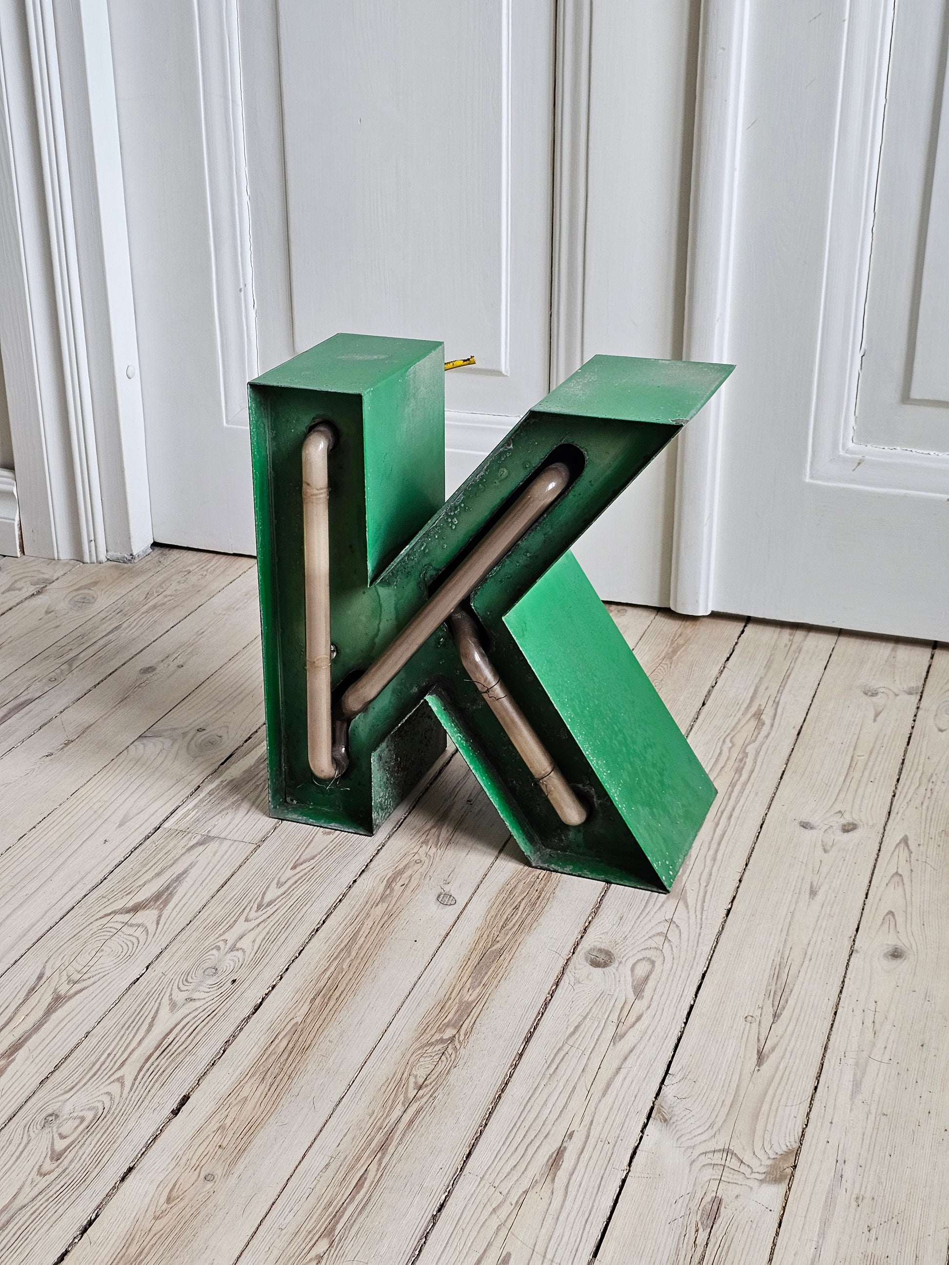  Vanha neon vintage valokirjain K