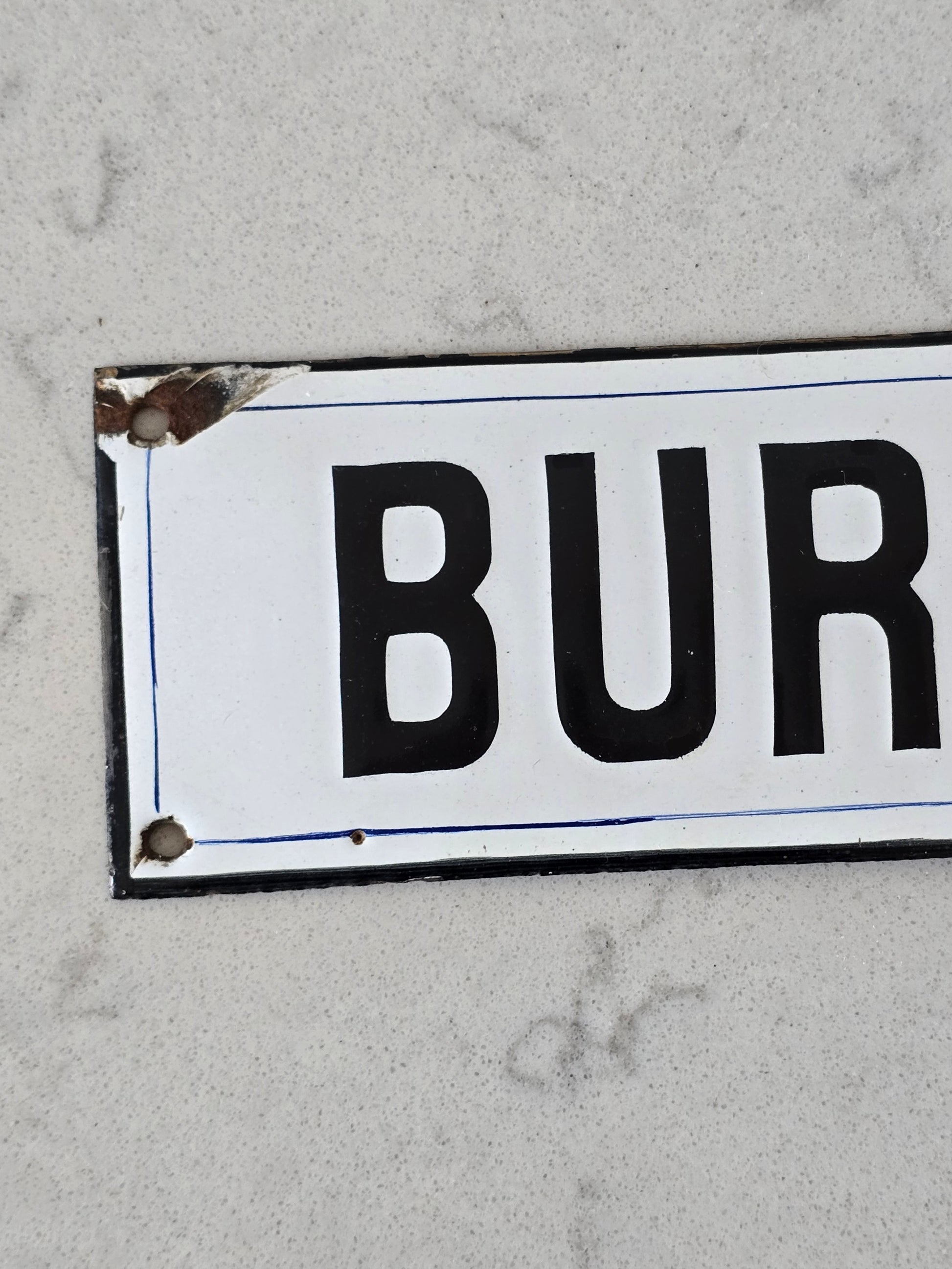 Vanha ranskalainen Bureaux Toimistot- emalikyltti.