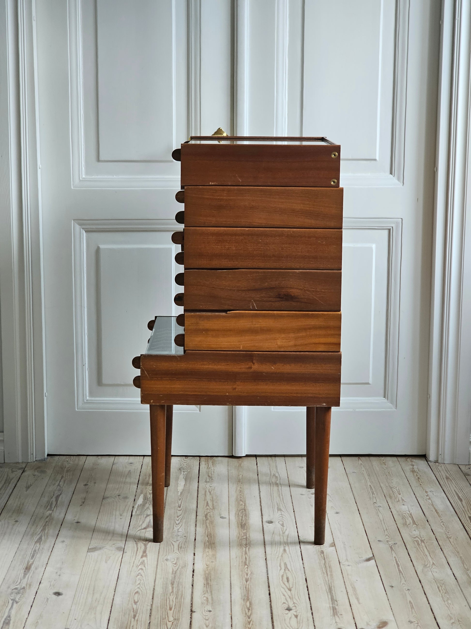 Vanha teak vintage huonekalu lankarullahylly Mölnlycke Sytråd, 1950-1960-luku